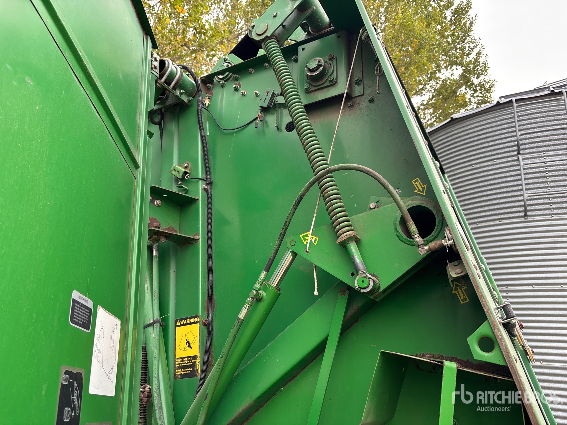 John Deere 435