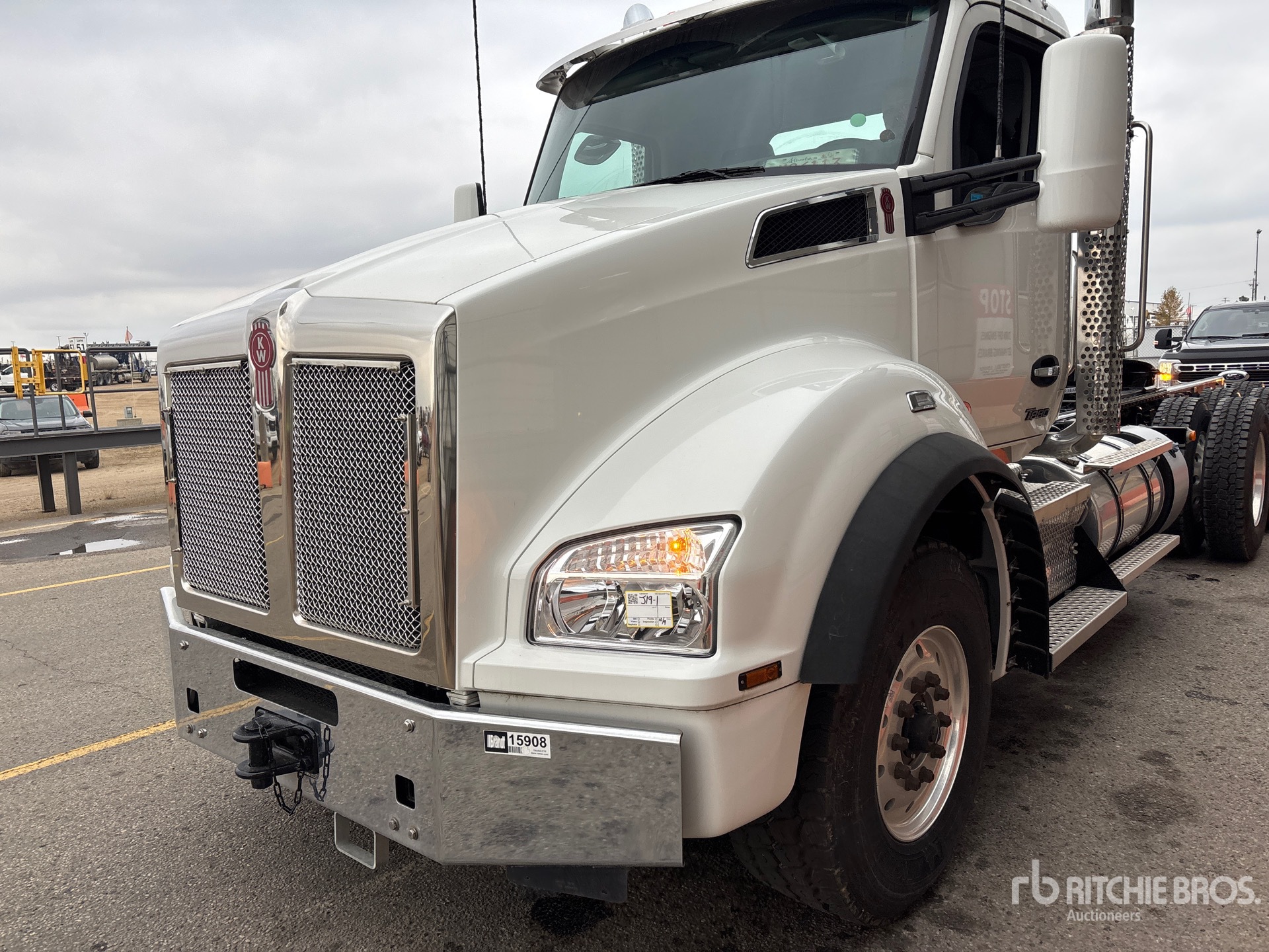 Photo of 2024 Kenworth T880
