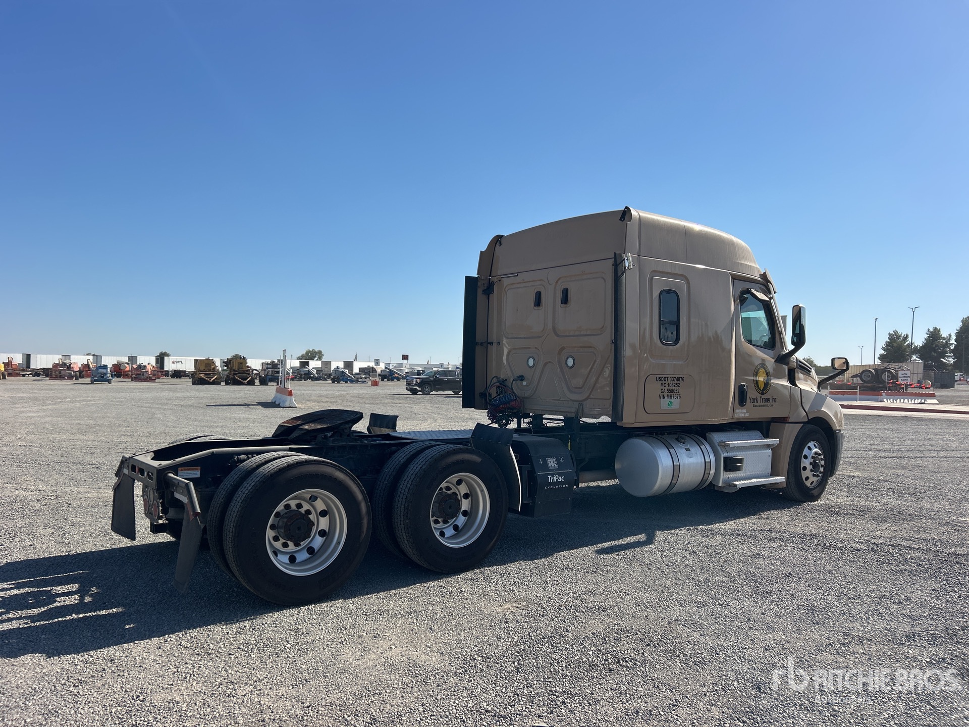 2020 Freightliner CASCADIA 126