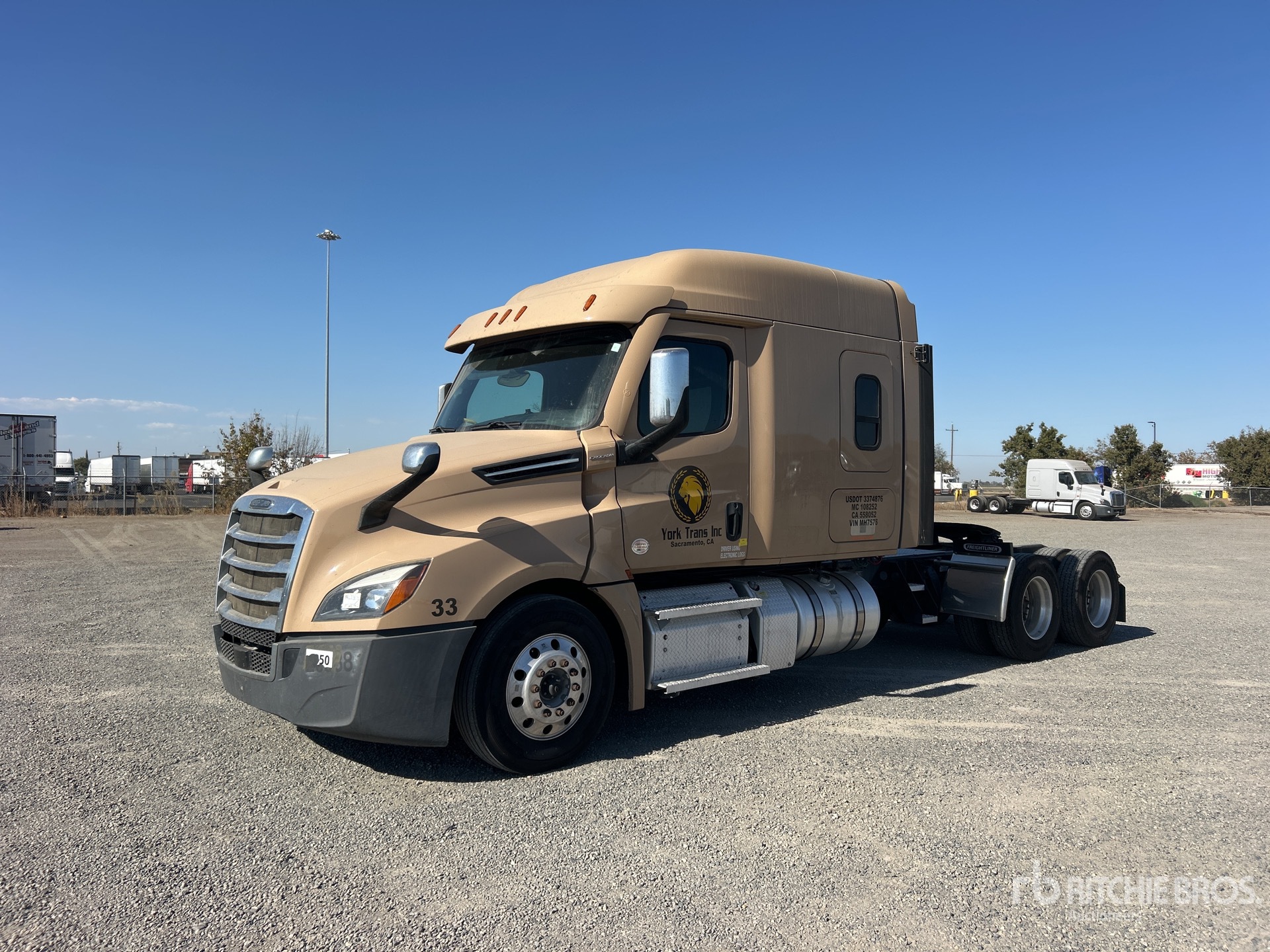 2020 Freightliner CASCADIA 126