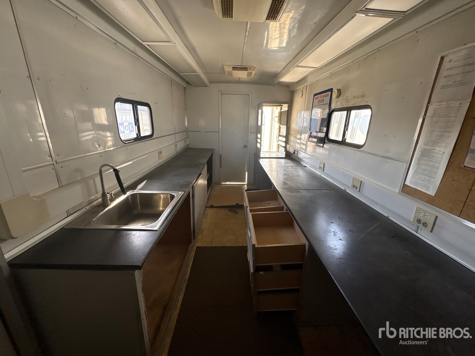 2006 Wells Cargo EW1622