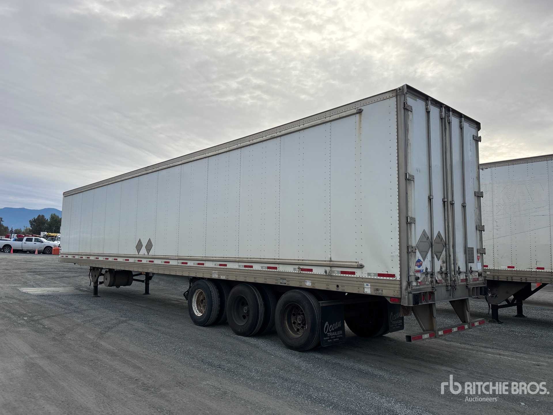 2008 Utility 53 FT X 102 IN TRI/A HEATED