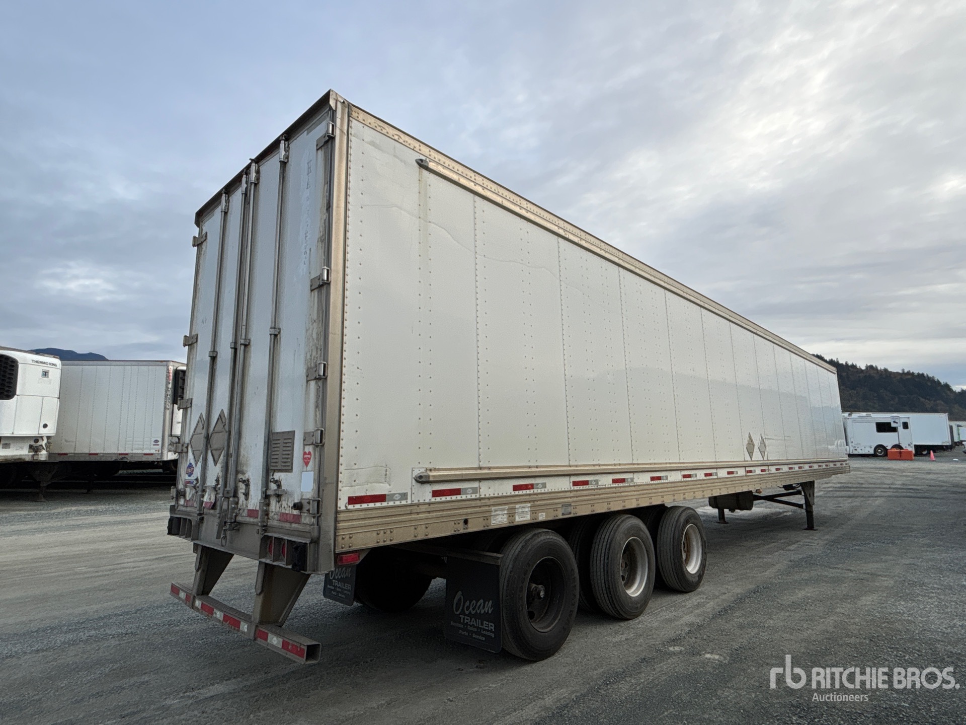 2008 Utility 53 FT X 102 IN TRI/A HEATED