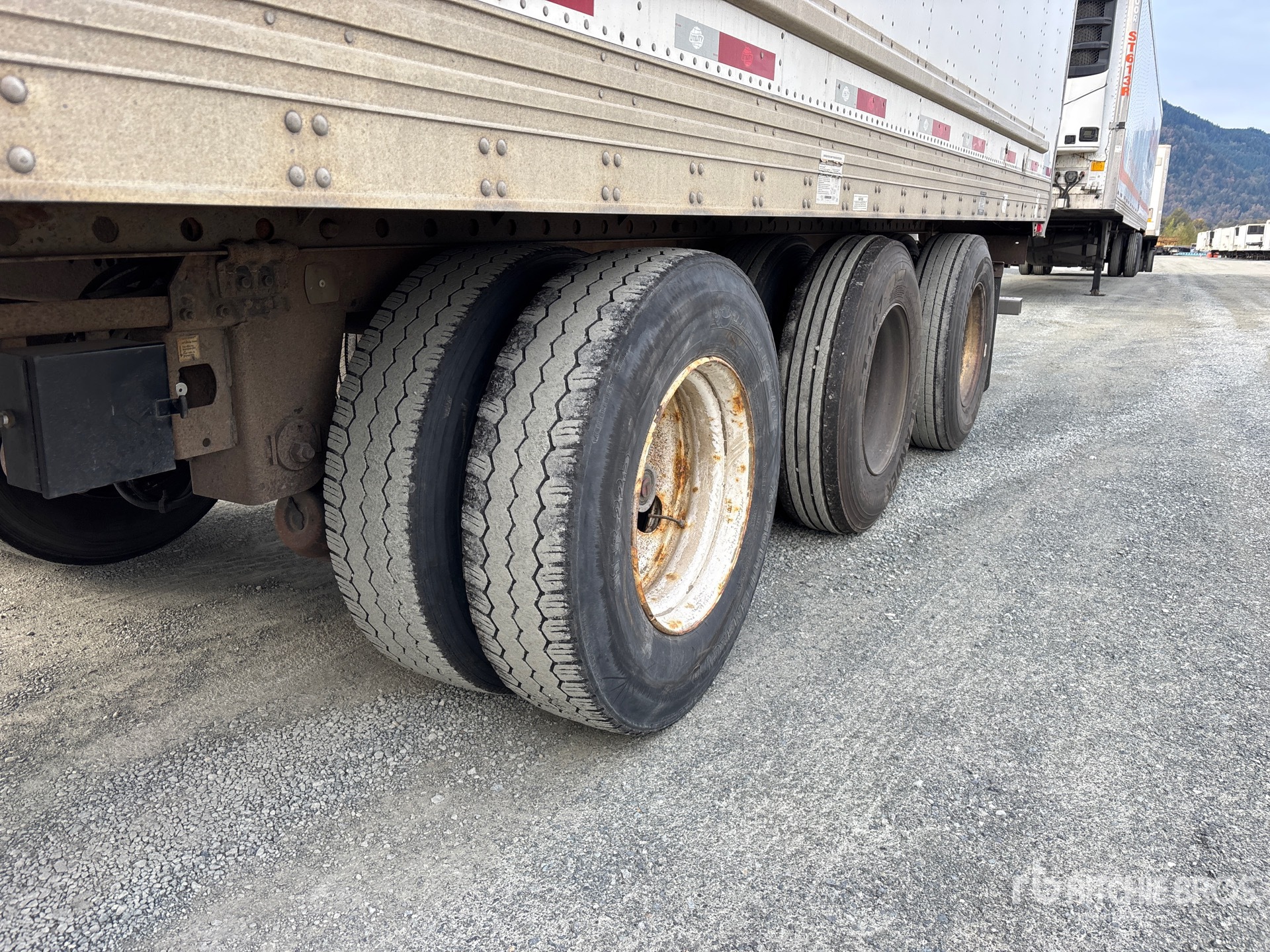 2008 Utility 53 FT X 102 IN TRI/A HEATED