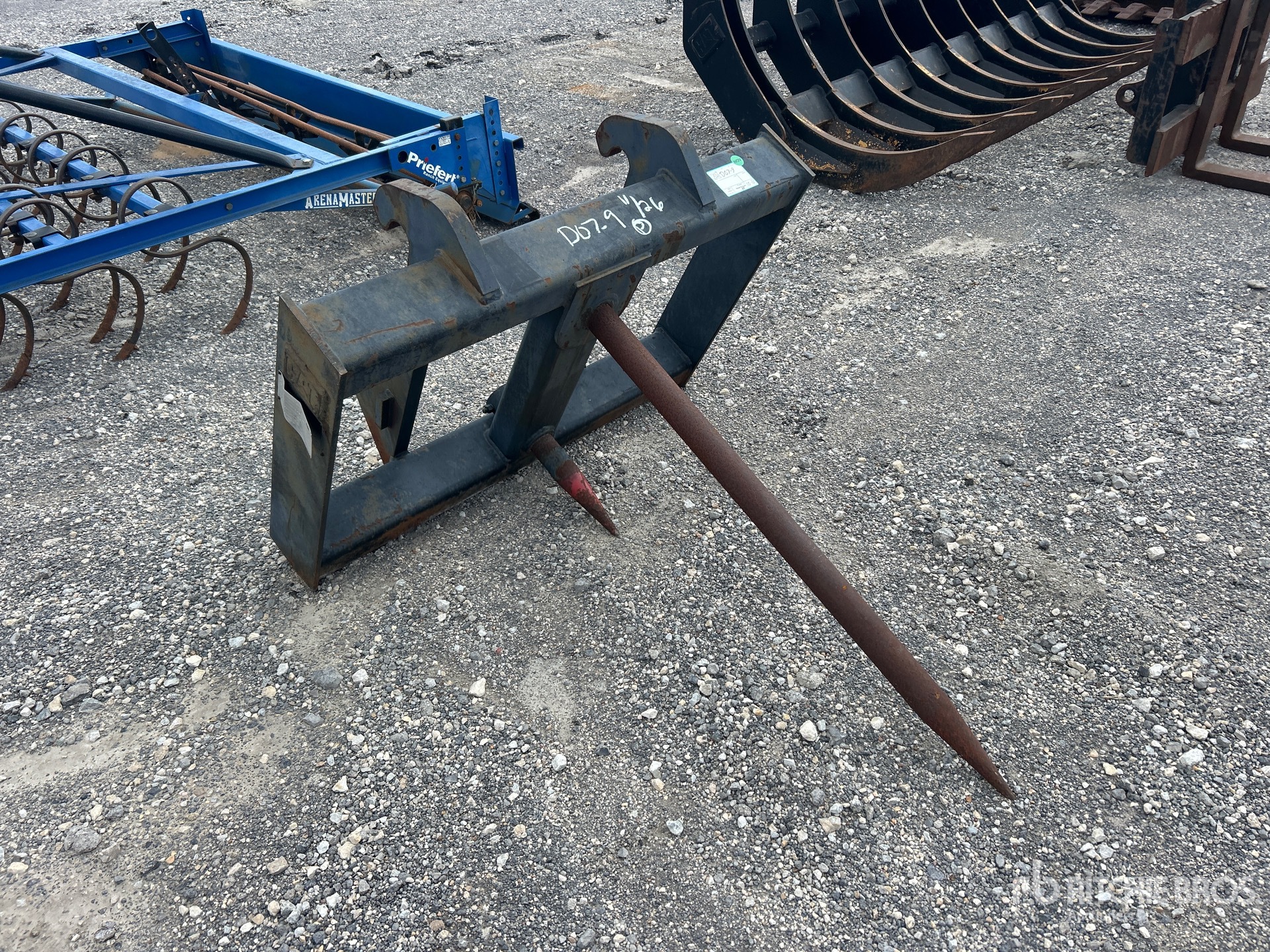 Caterpillar 48 IN 580 LB BALE SPEAR