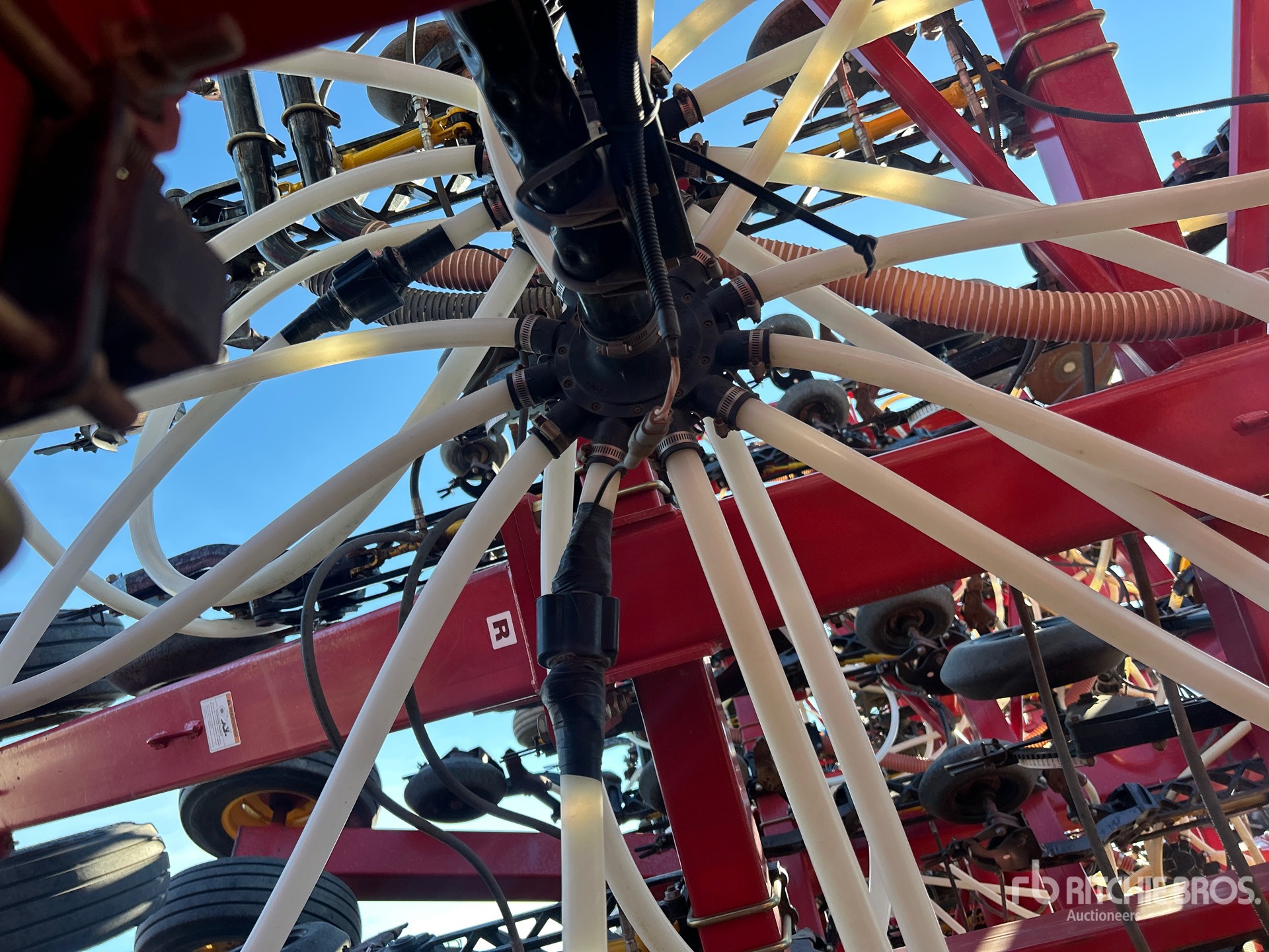 2016 Bourgault 3320