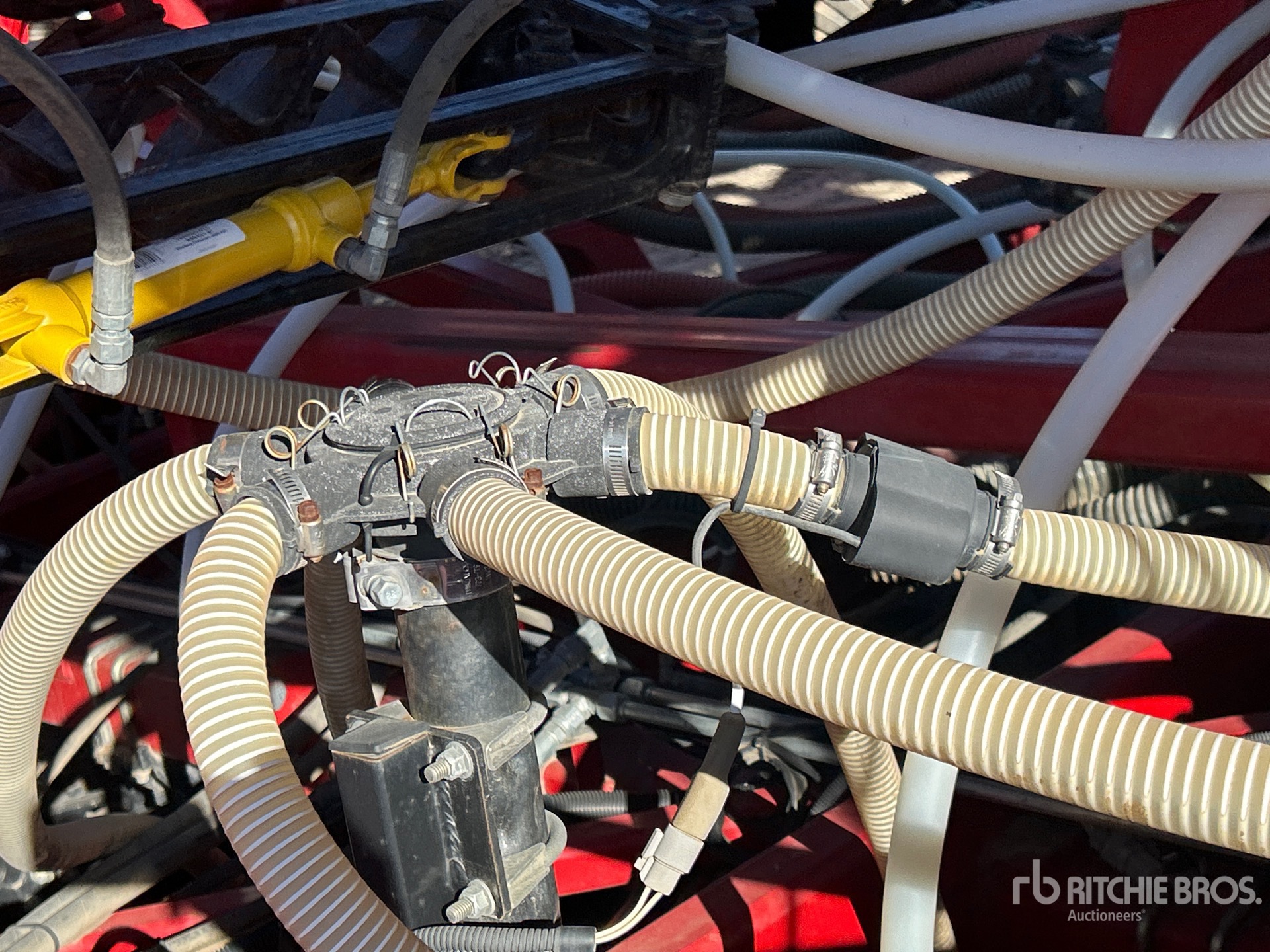 2016 Bourgault 3320