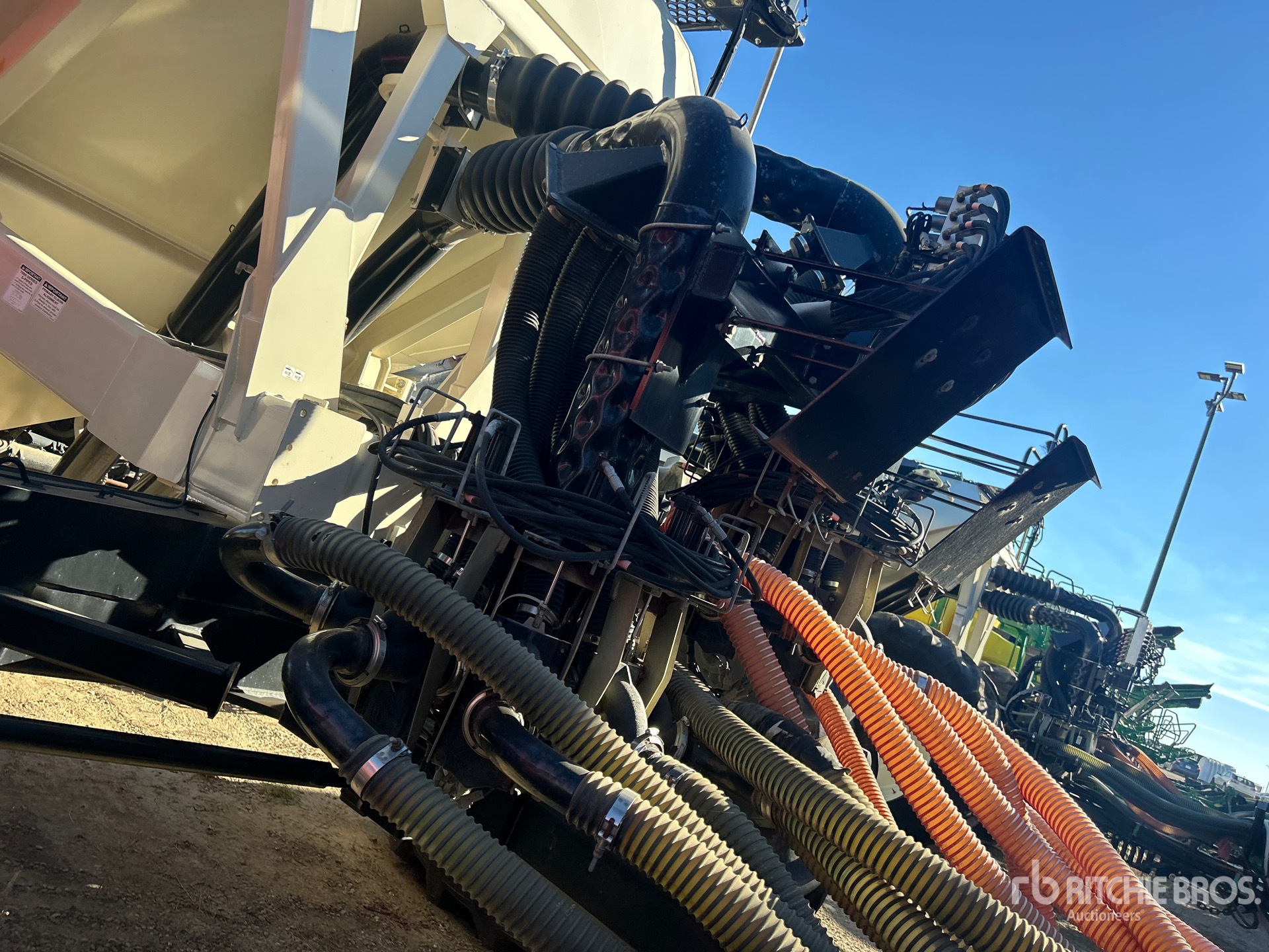 2016 Bourgault 3320