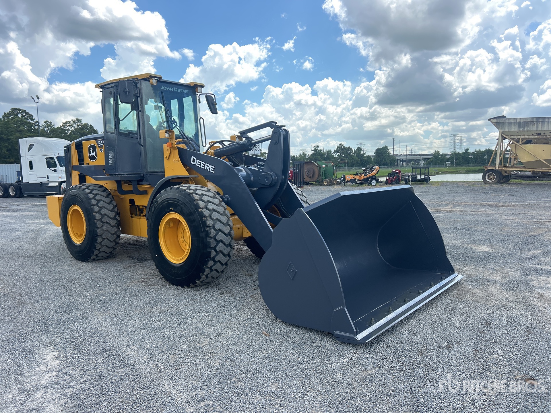2024 John Deere 544 G-TIER