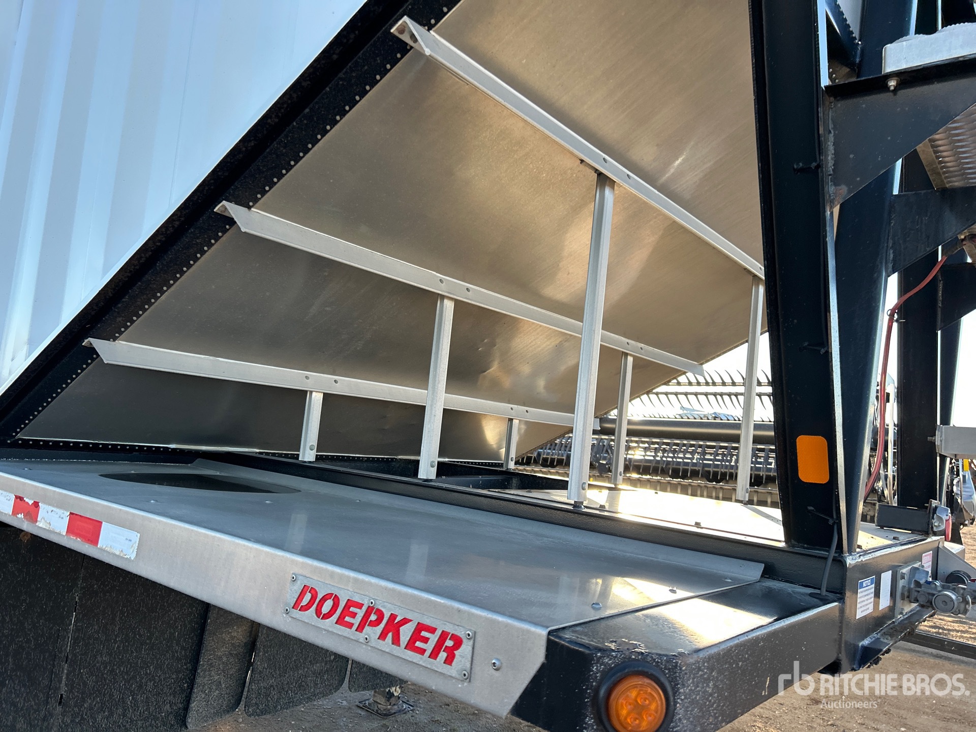 2015 Doepker 44 FT TRI/A