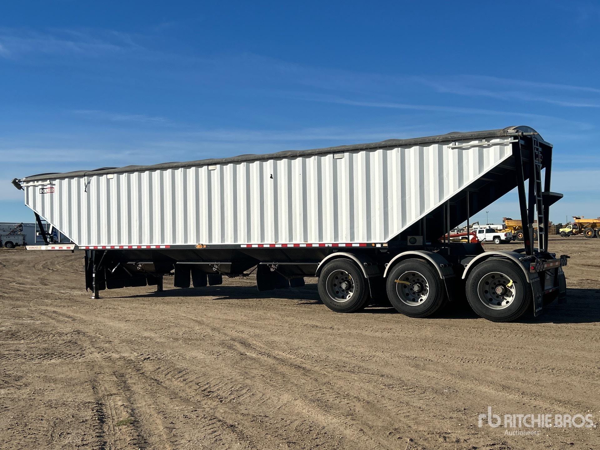 2015 Doepker 44 FT TRI/A