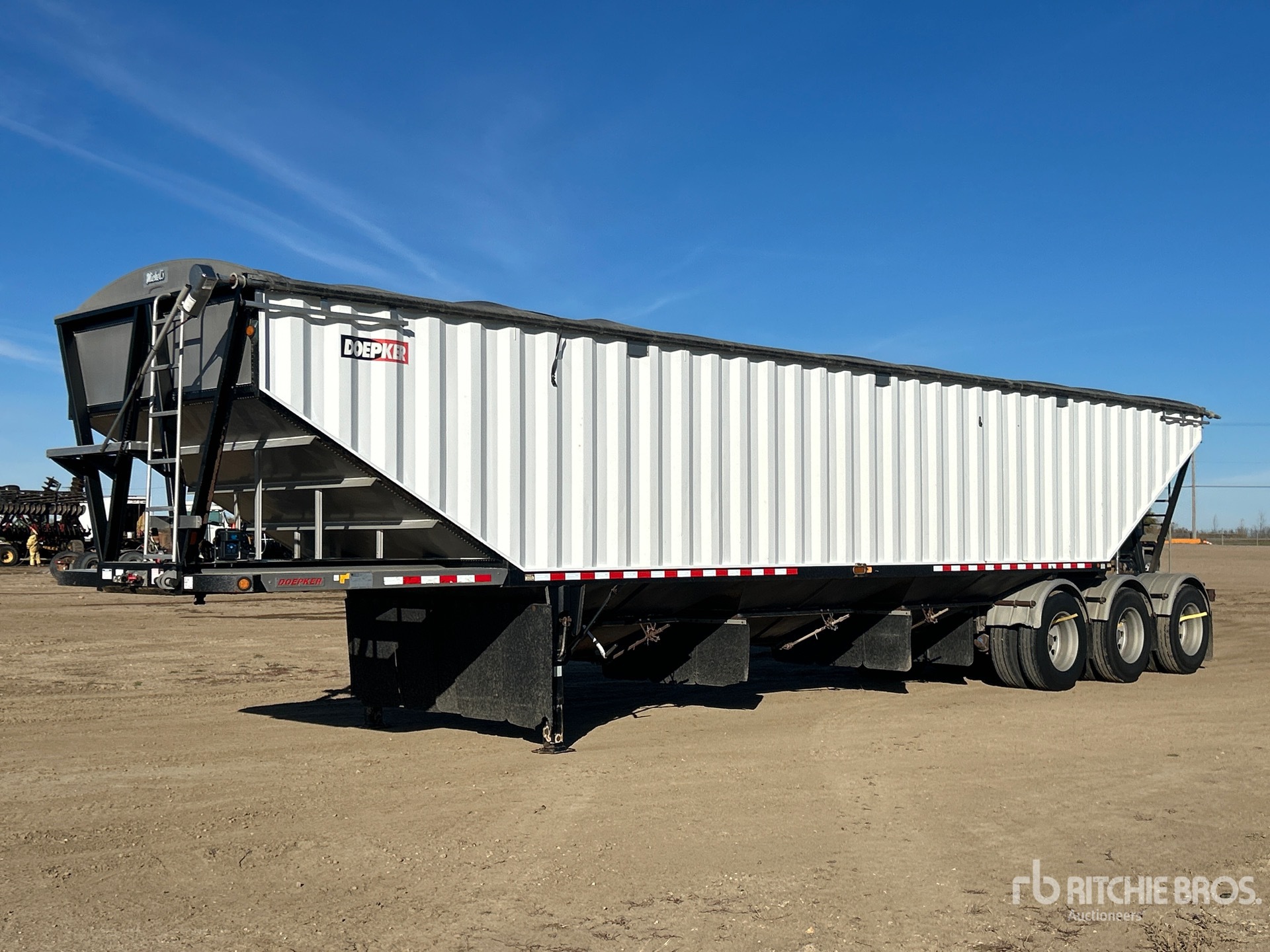 Photo of 2015 Doepker 44 ft Tri/A
