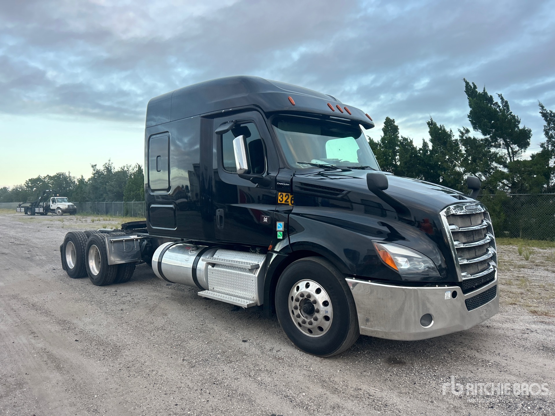 2019 Freightliner CASCADIA 126