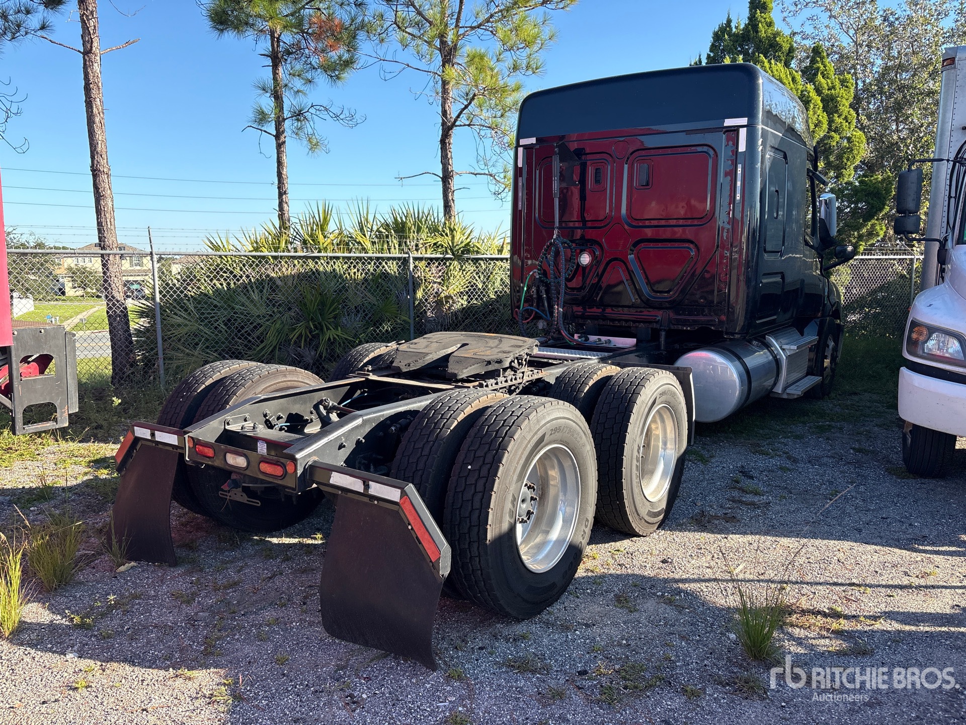 2019 Freightliner CASCADIA 126