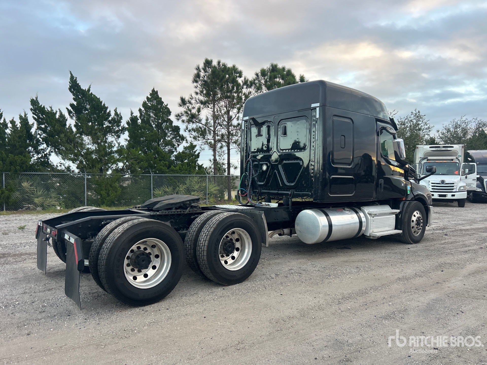 2019 Freightliner CASCADIA 126