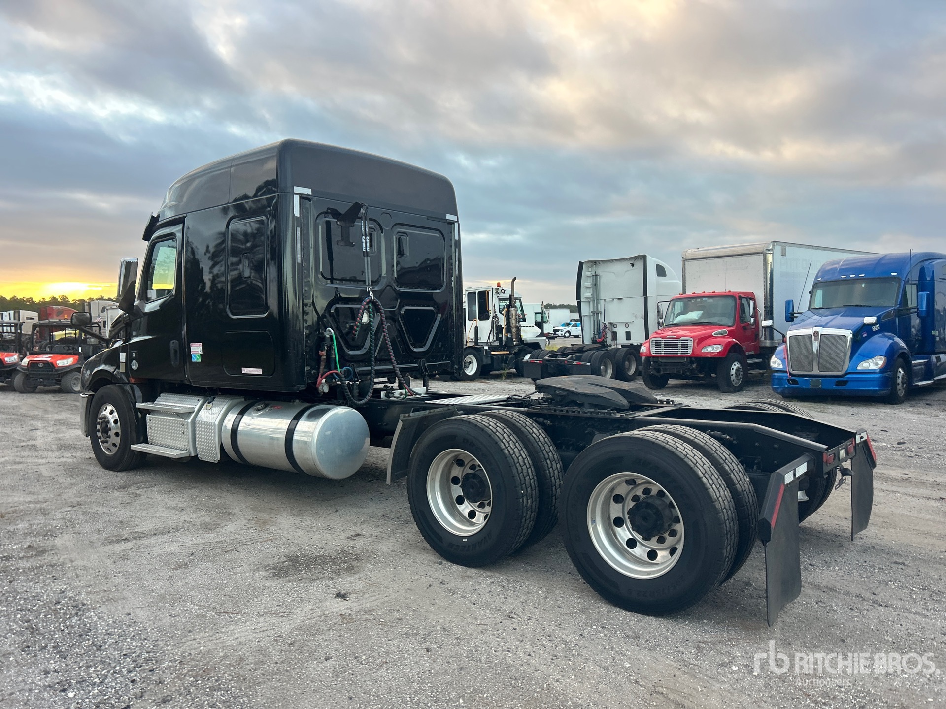 2019 Freightliner CASCADIA 126