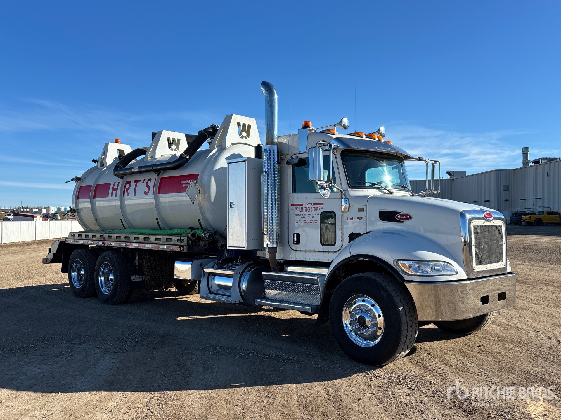 2022 Peterbilt 348