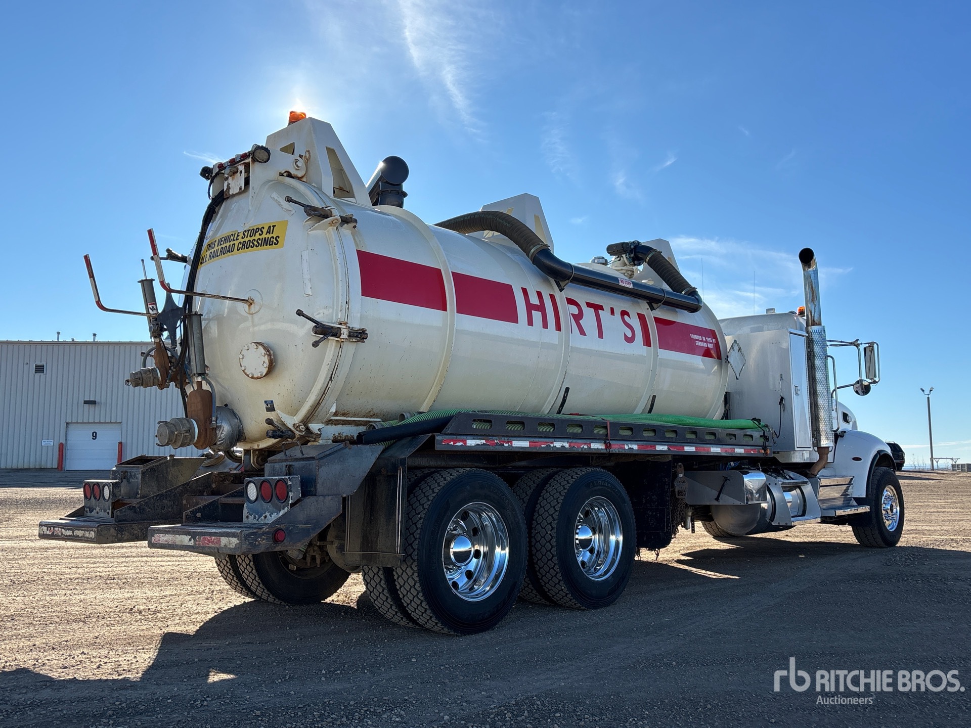 2022 Peterbilt 348