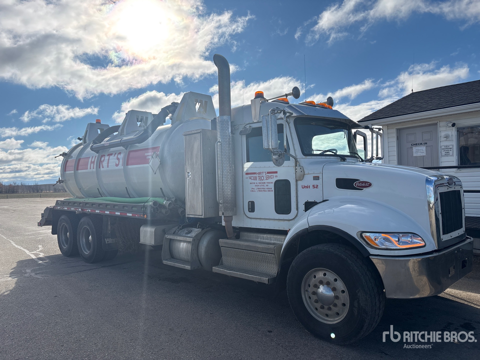 2022 Peterbilt 348