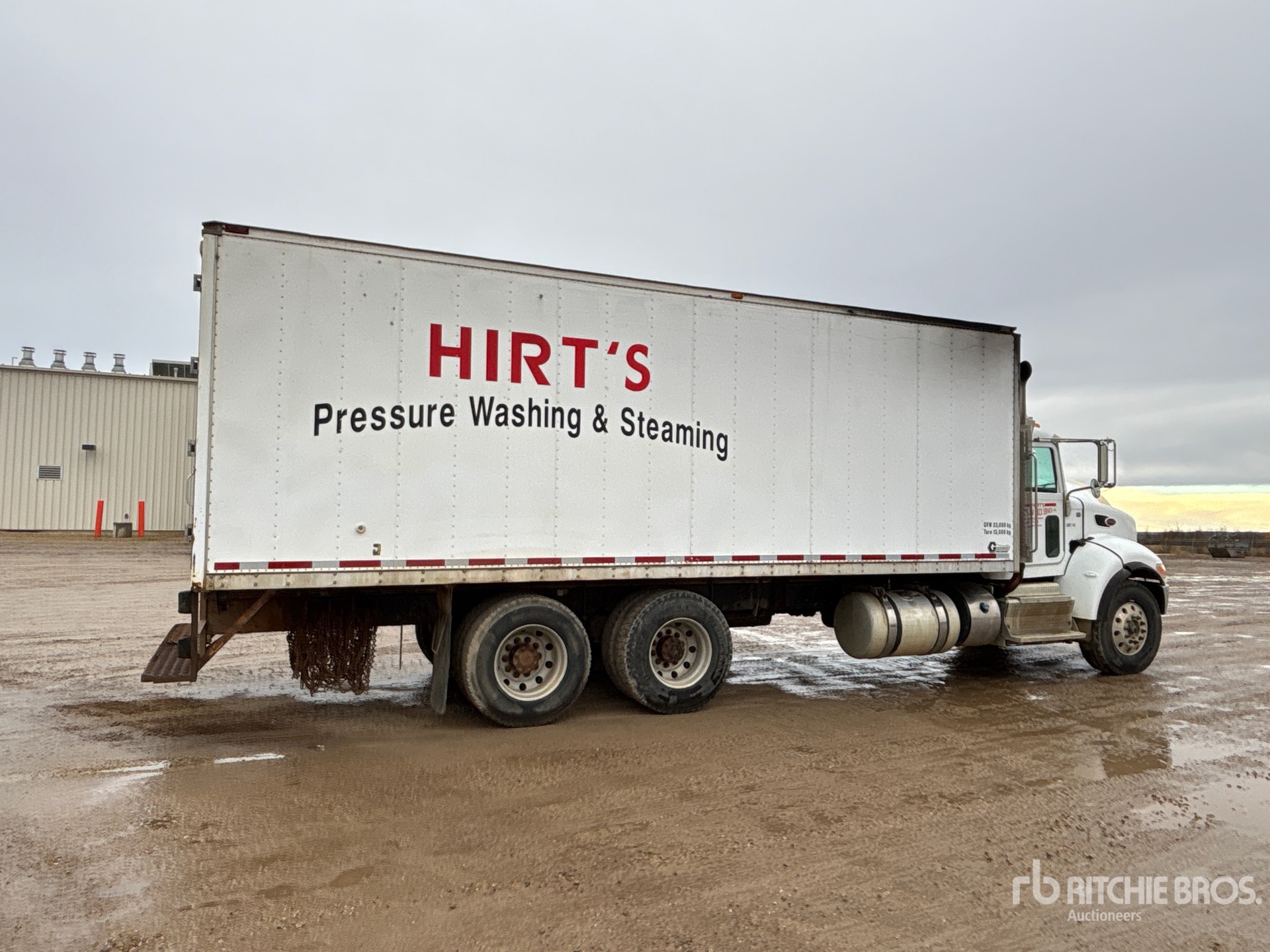 2013 Peterbilt 348