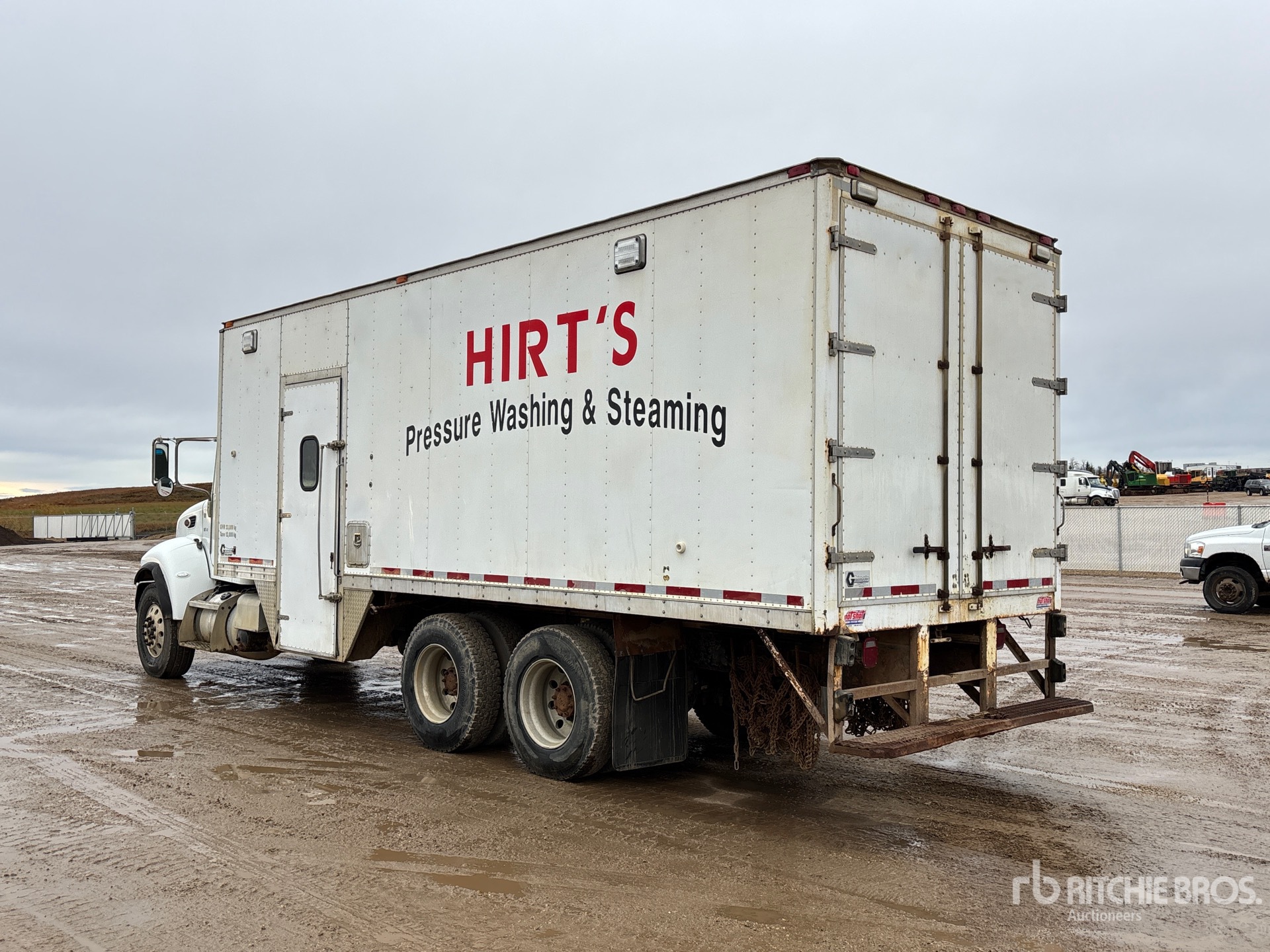 2013 Peterbilt 348