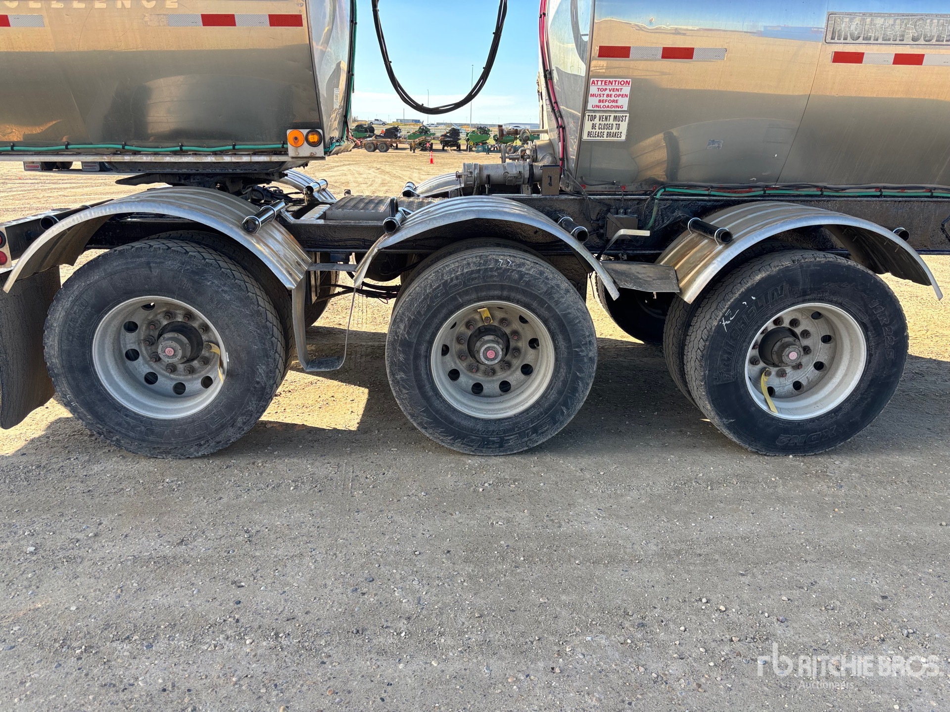 2006 Polar 14006 L Tri/A Super B-Train Lea ...