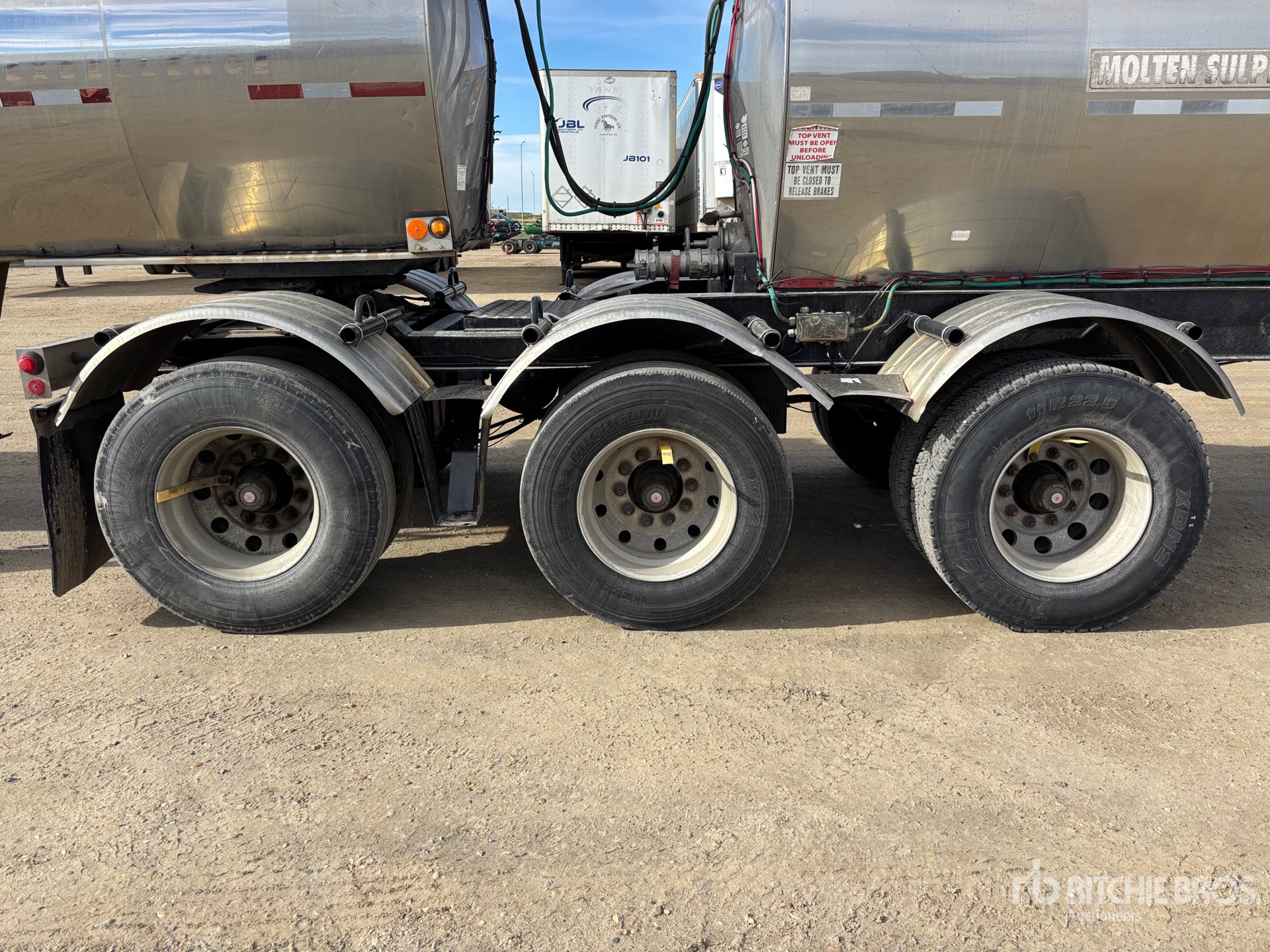 2006 Polar 14006 L Tri/A Super B-Train Lea ...