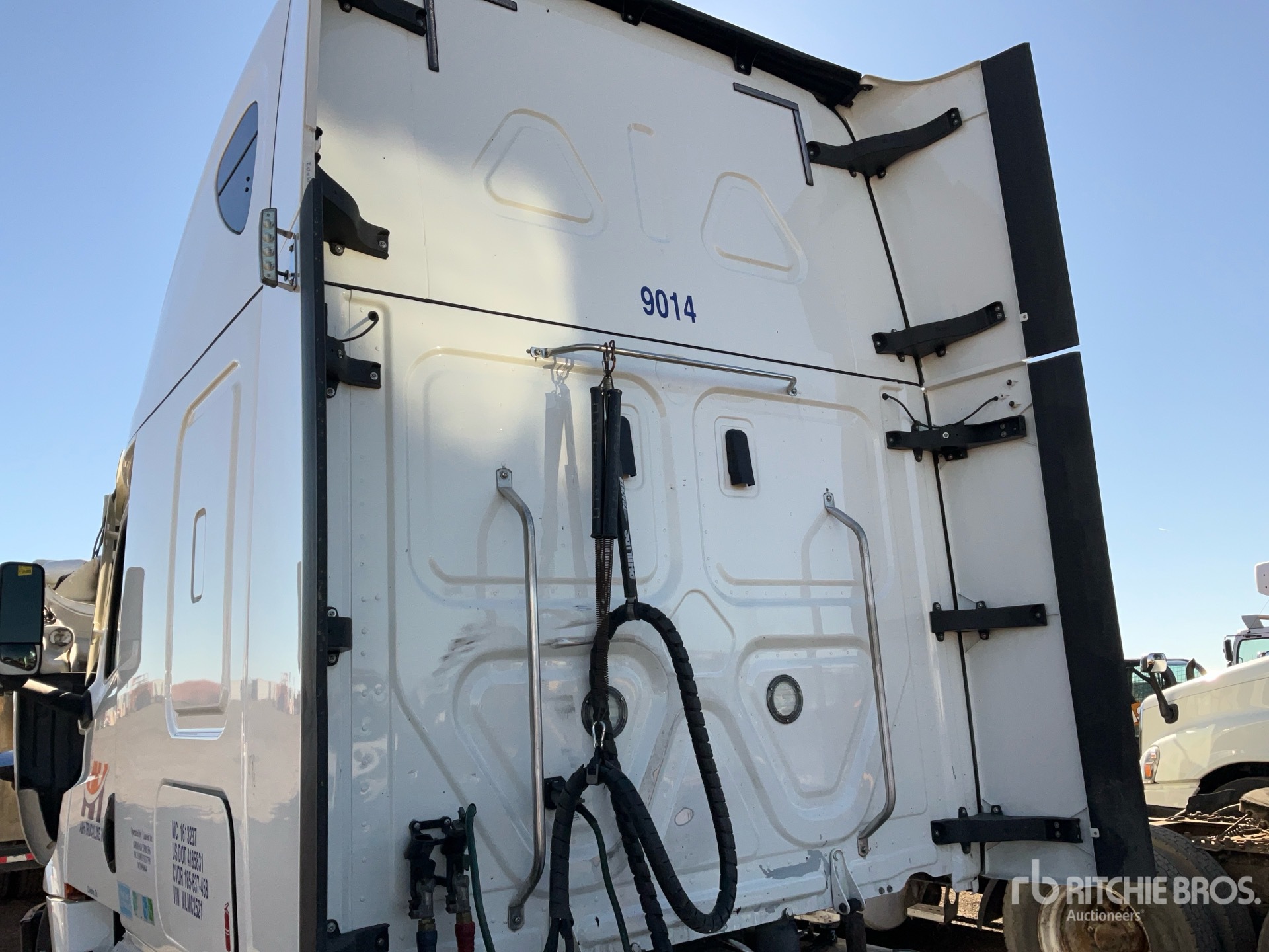 2021 Freightliner CASCADIA 126
