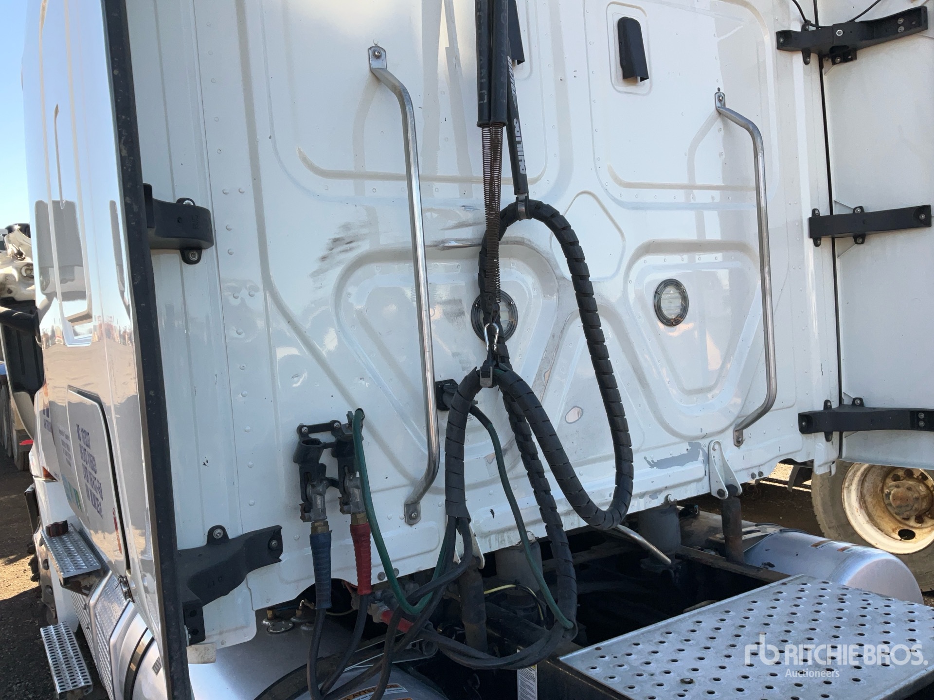 2021 Freightliner CASCADIA 126