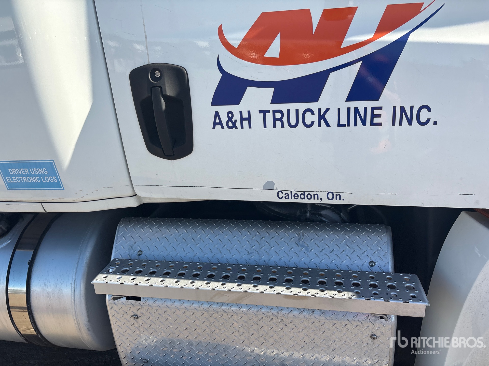 2021 Freightliner CASCADIA 126