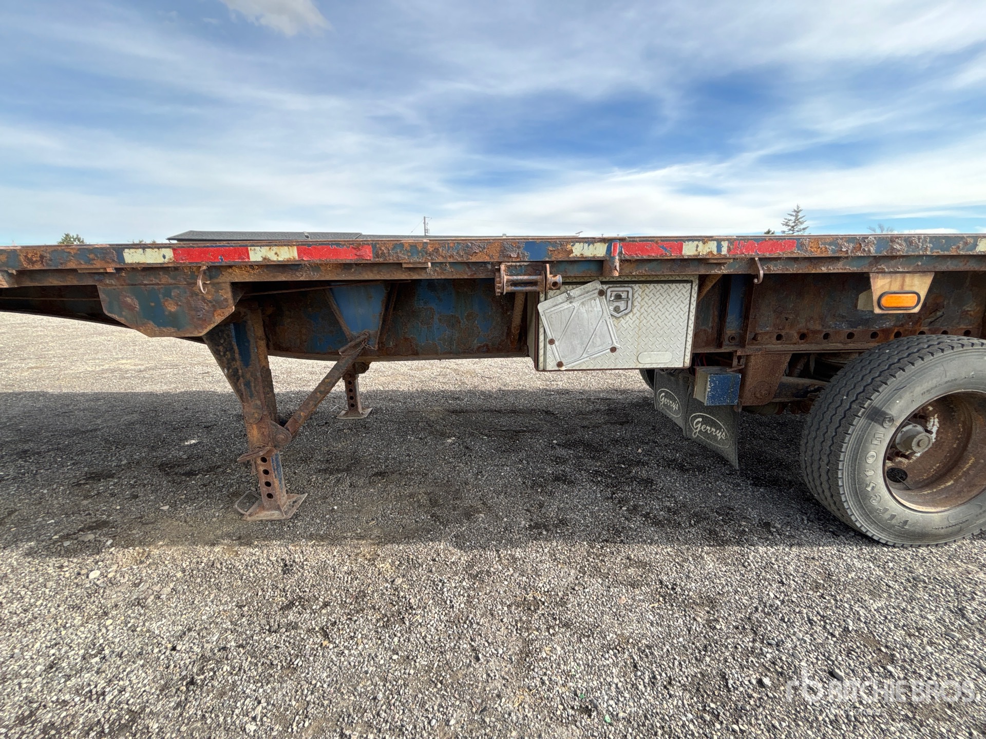 2005 Load King  40 FT TRI/A SPREAD AXLE