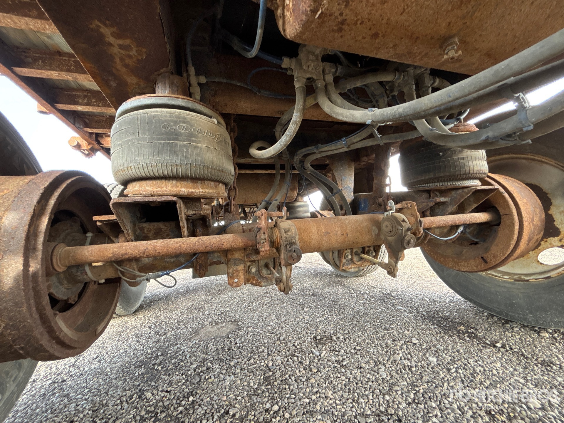 2005 Load King  40 FT TRI/A SPREAD AXLE