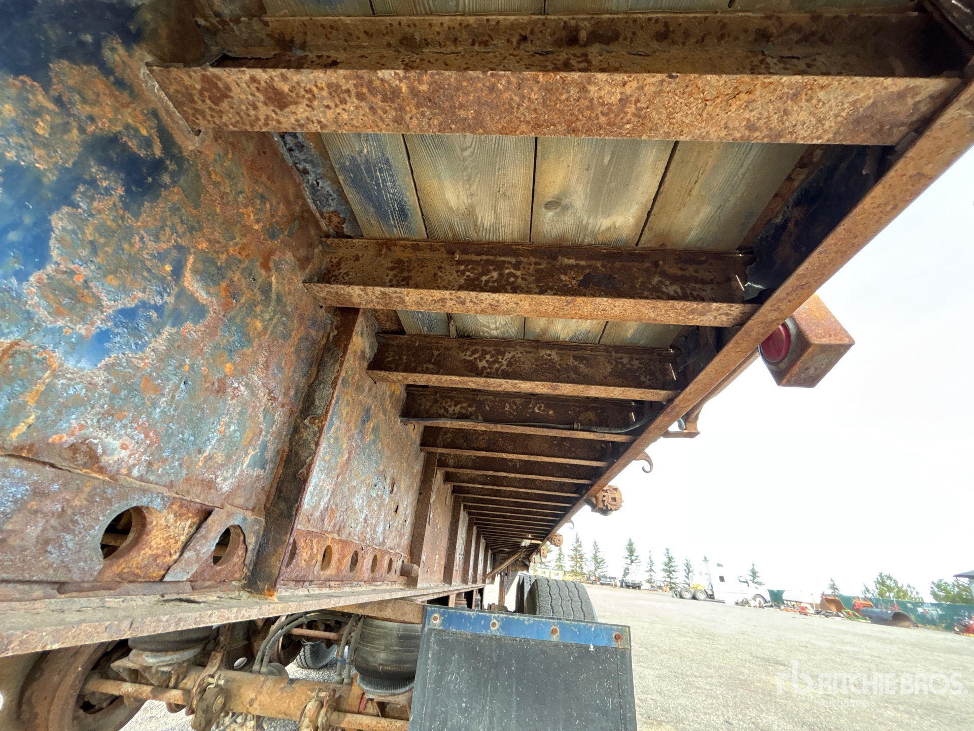 2005 Load King  40 FT TRI/A SPREAD AXLE