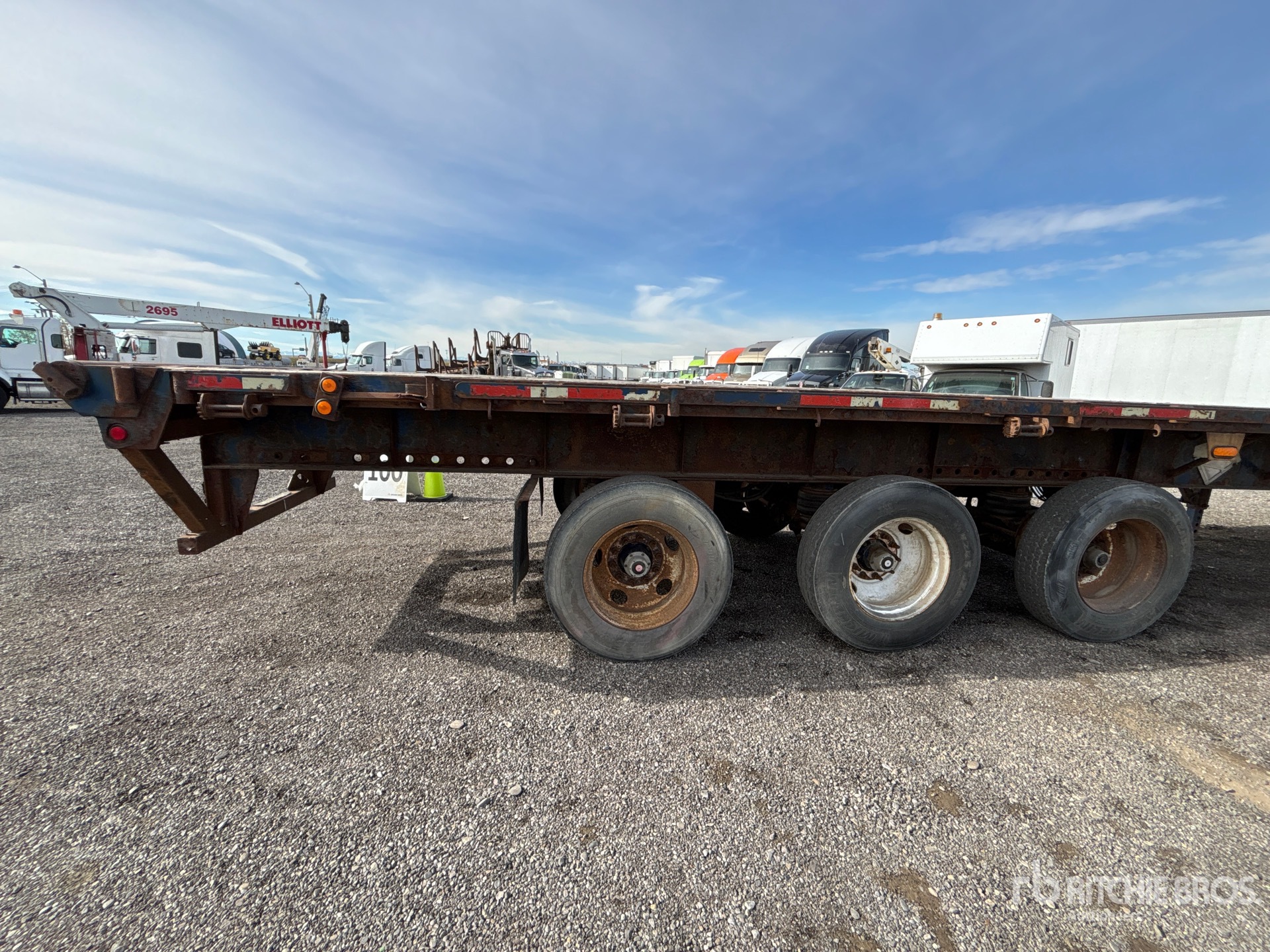 2005 Load King  40 FT TRI/A SPREAD AXLE
