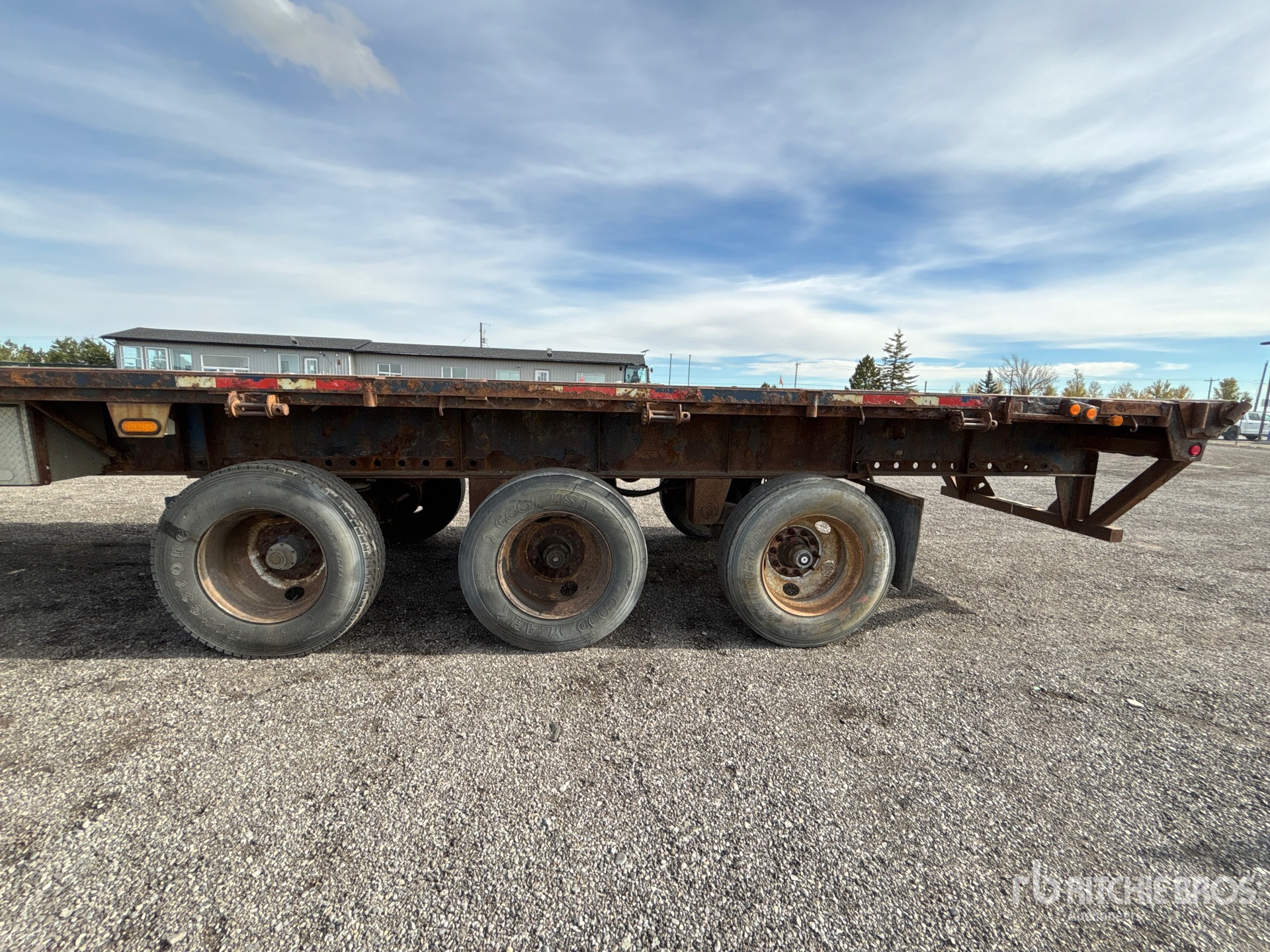 2005 Load King  40 FT TRI/A SPREAD AXLE