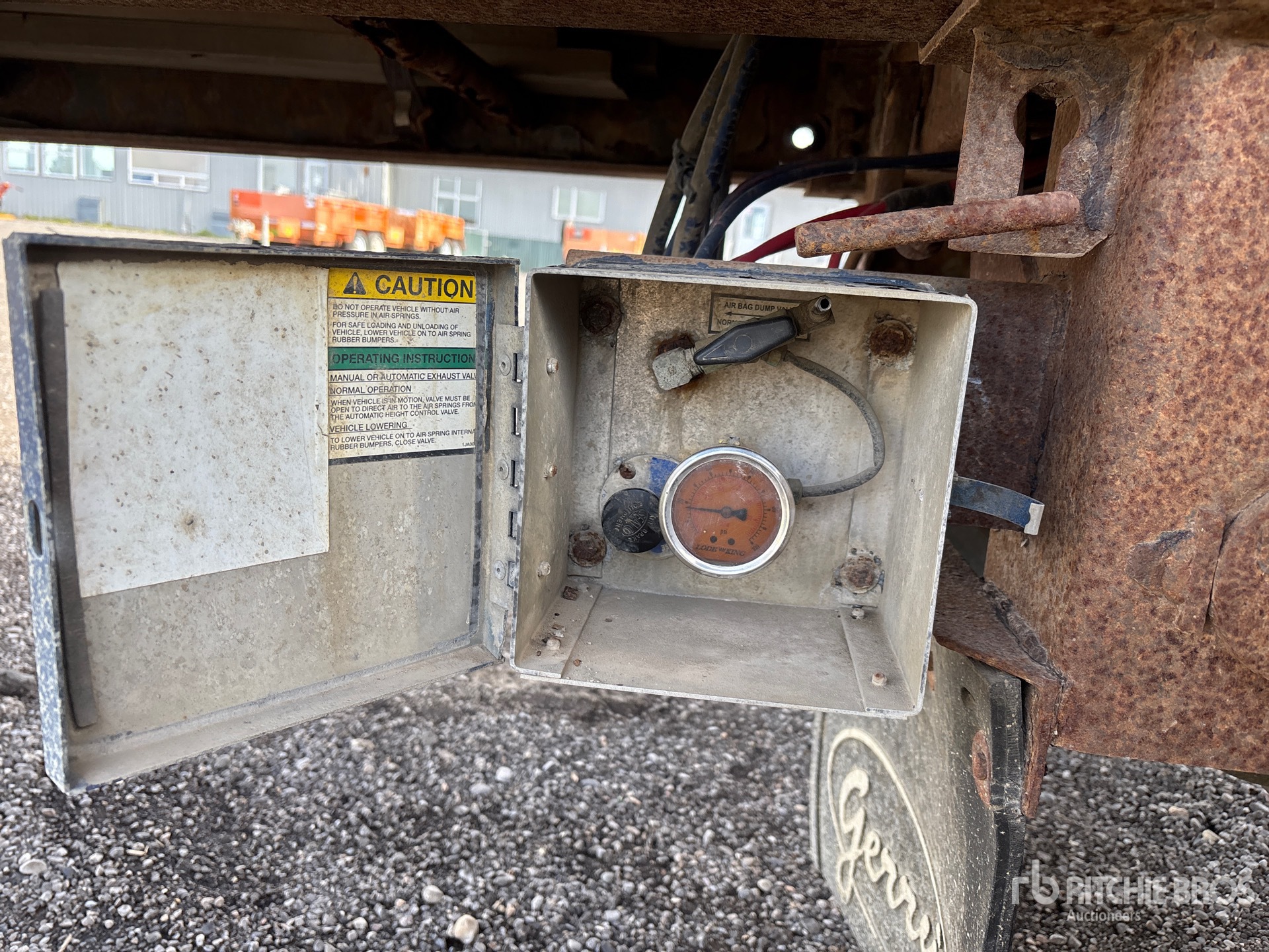 2005 Load King  40 FT TRI/A SPREAD AXLE