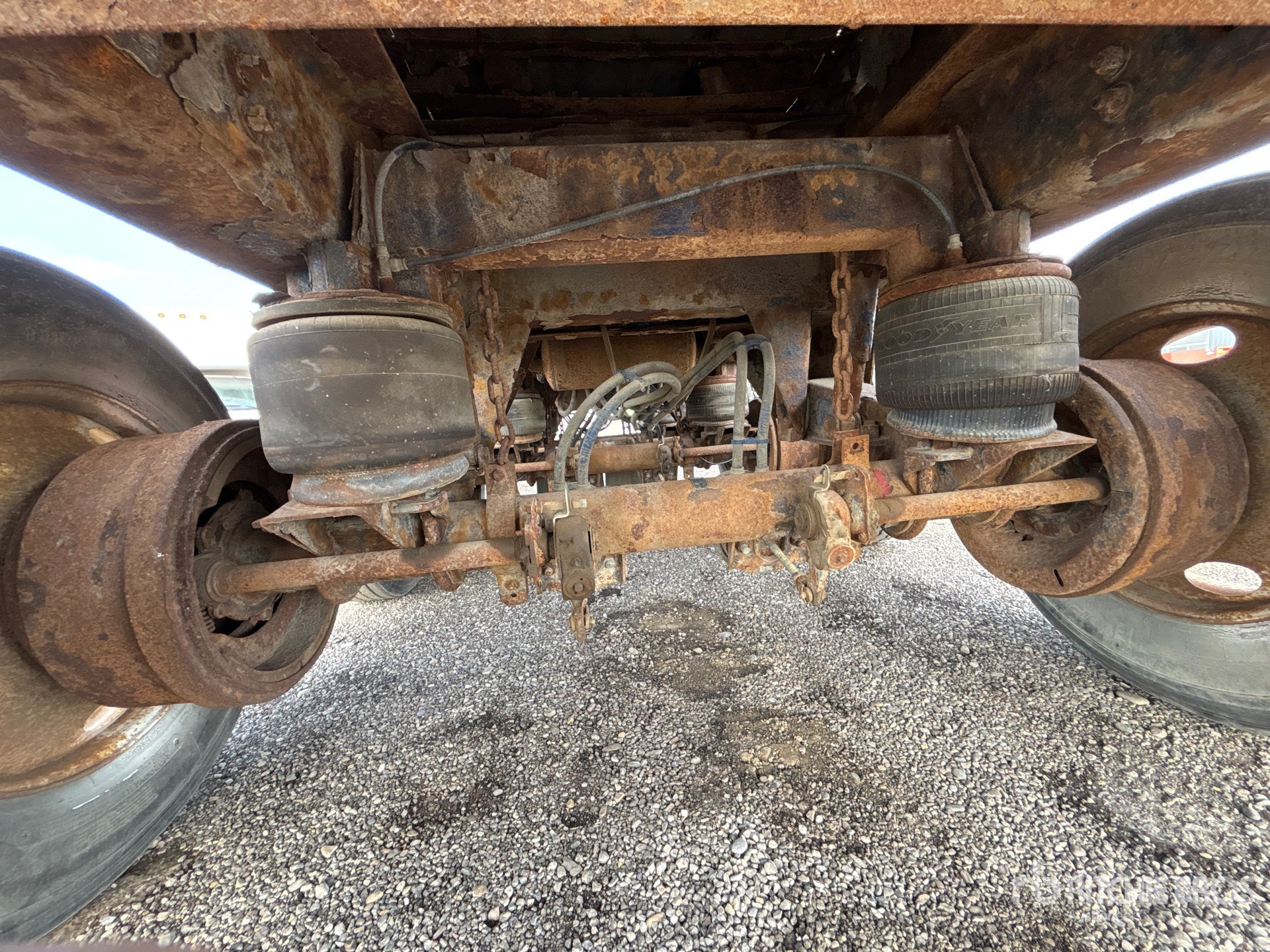 2005 Load King  40 FT TRI/A SPREAD AXLE