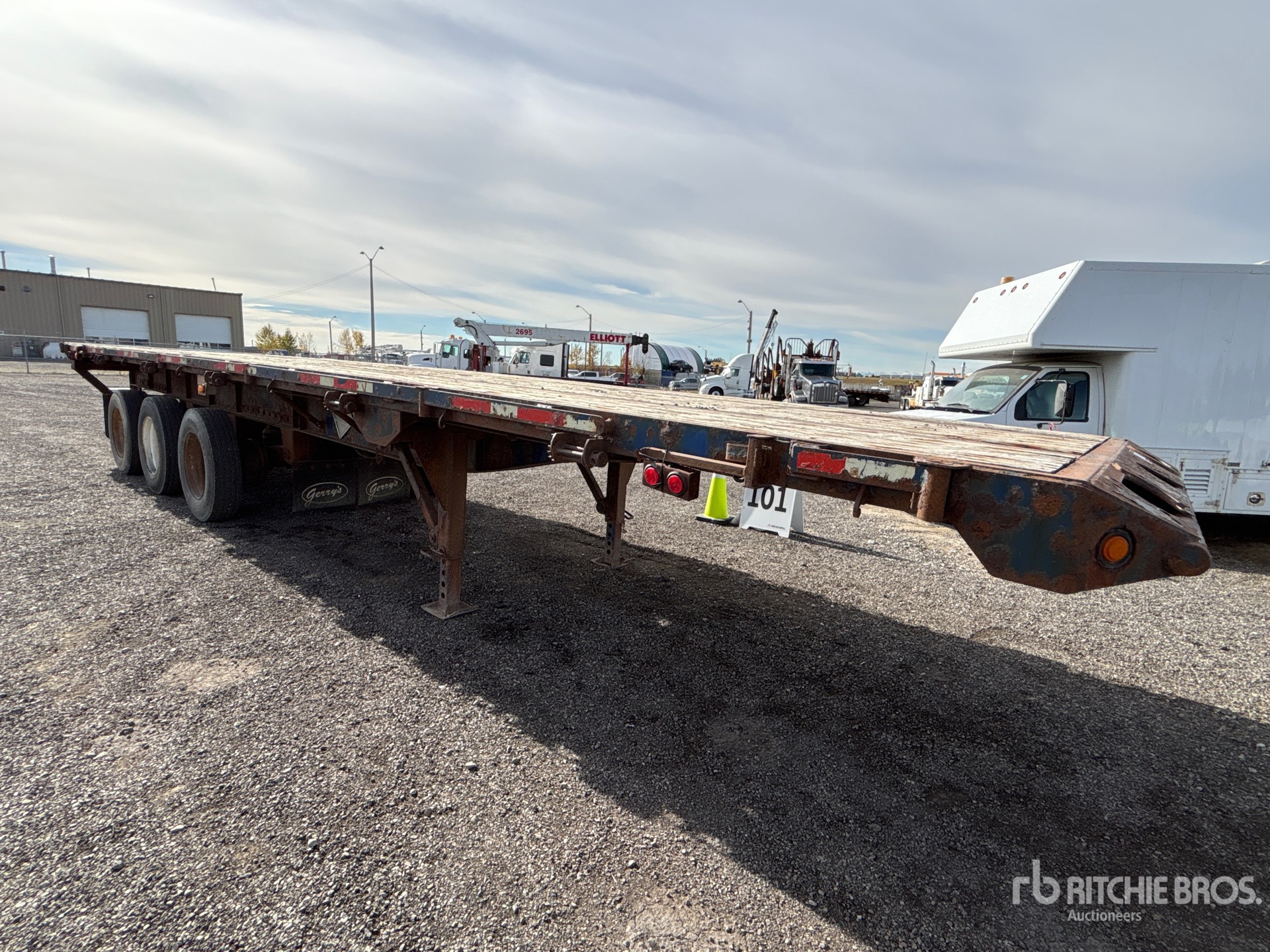 2005 Load King  40 FT TRI/A SPREAD AXLE