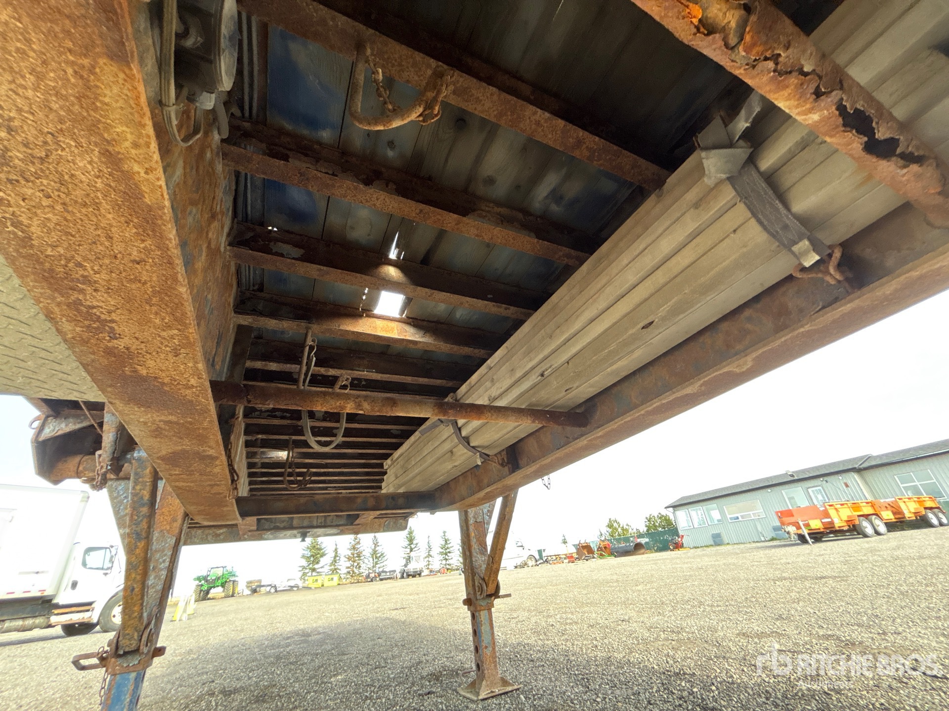 2005 Load King  40 FT TRI/A SPREAD AXLE