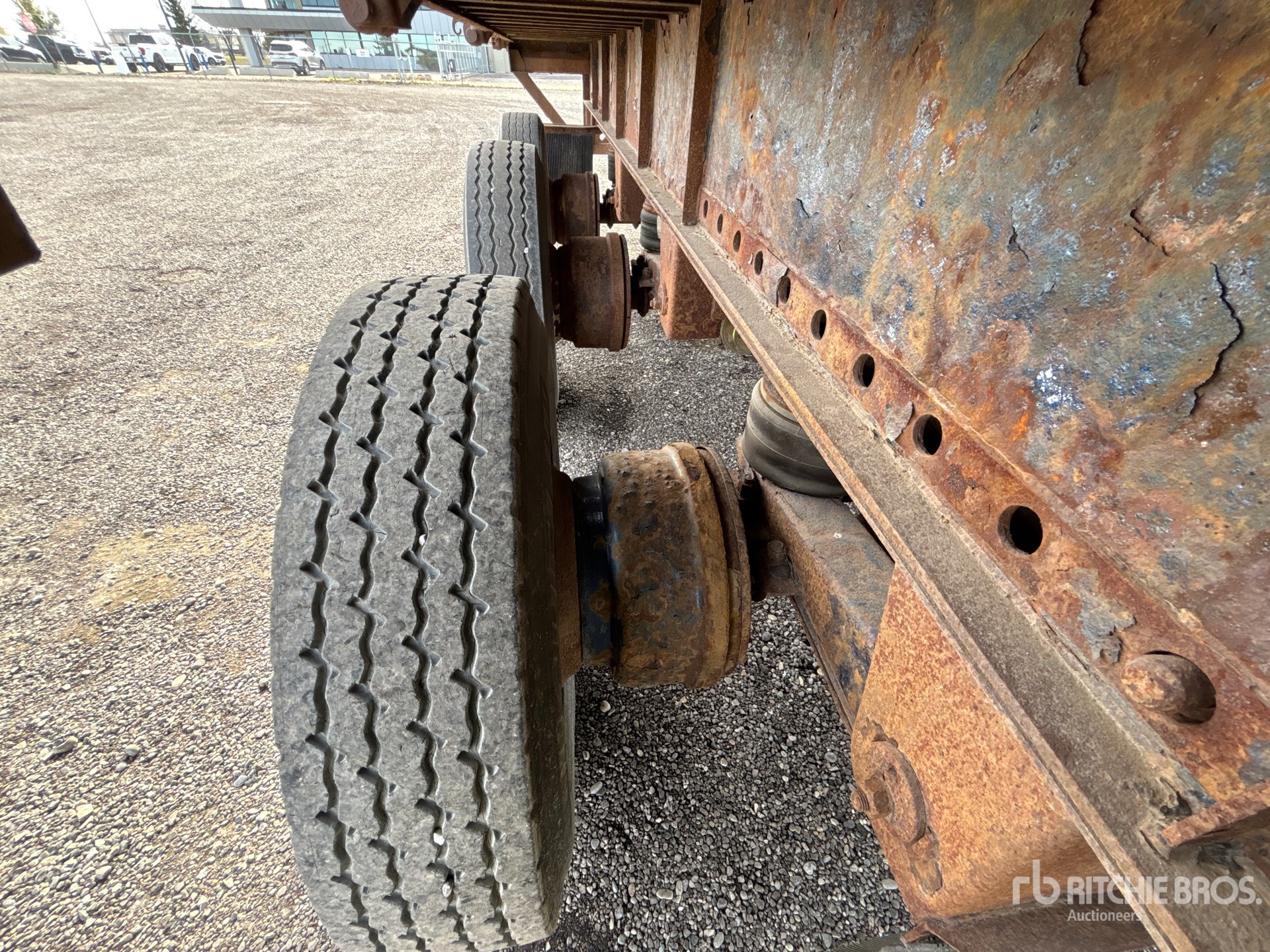 2005 Load King  40 FT TRI/A SPREAD AXLE