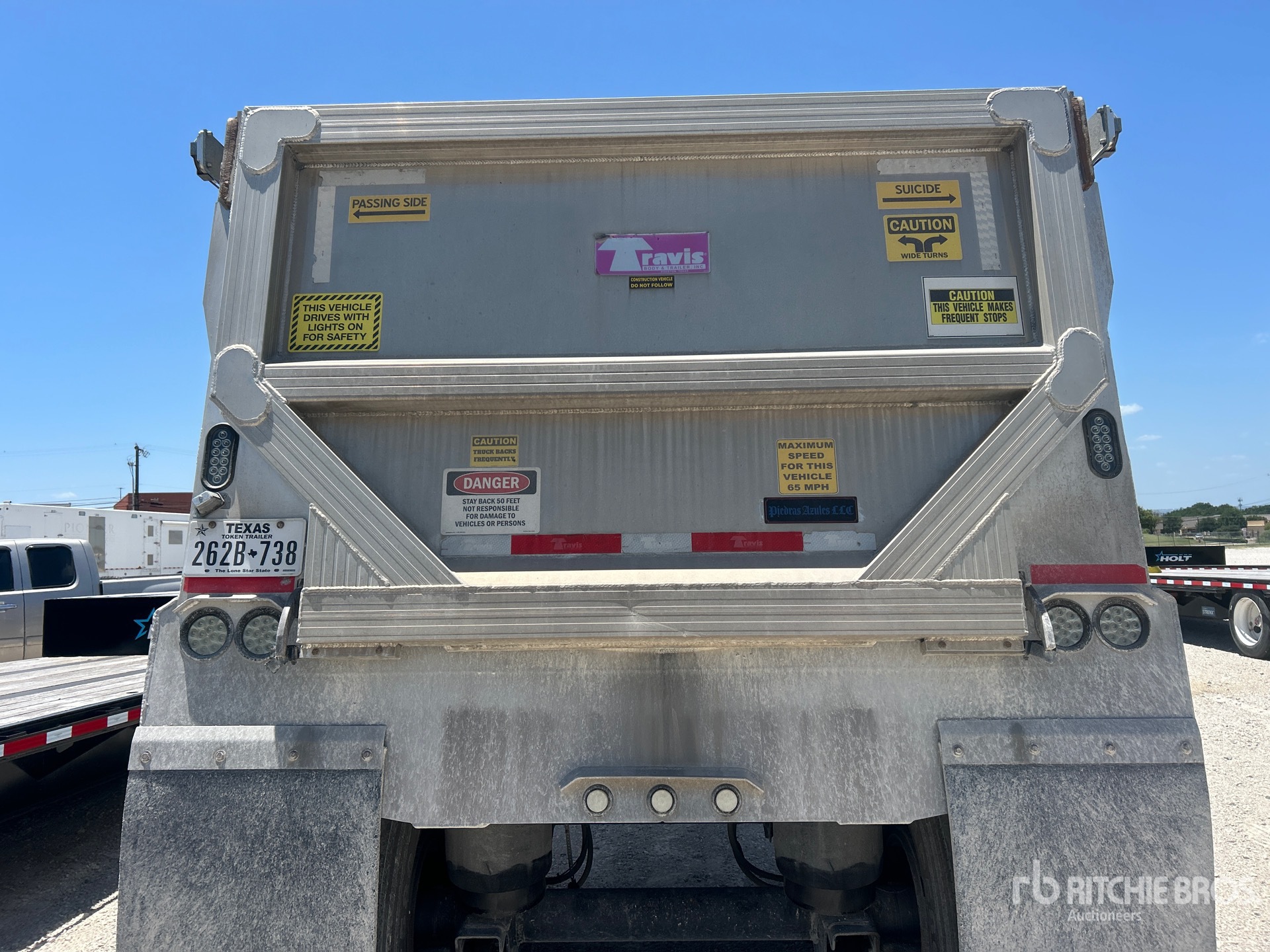 2019 Travis 35 FT T/A ALUMINUM FRAMELESS