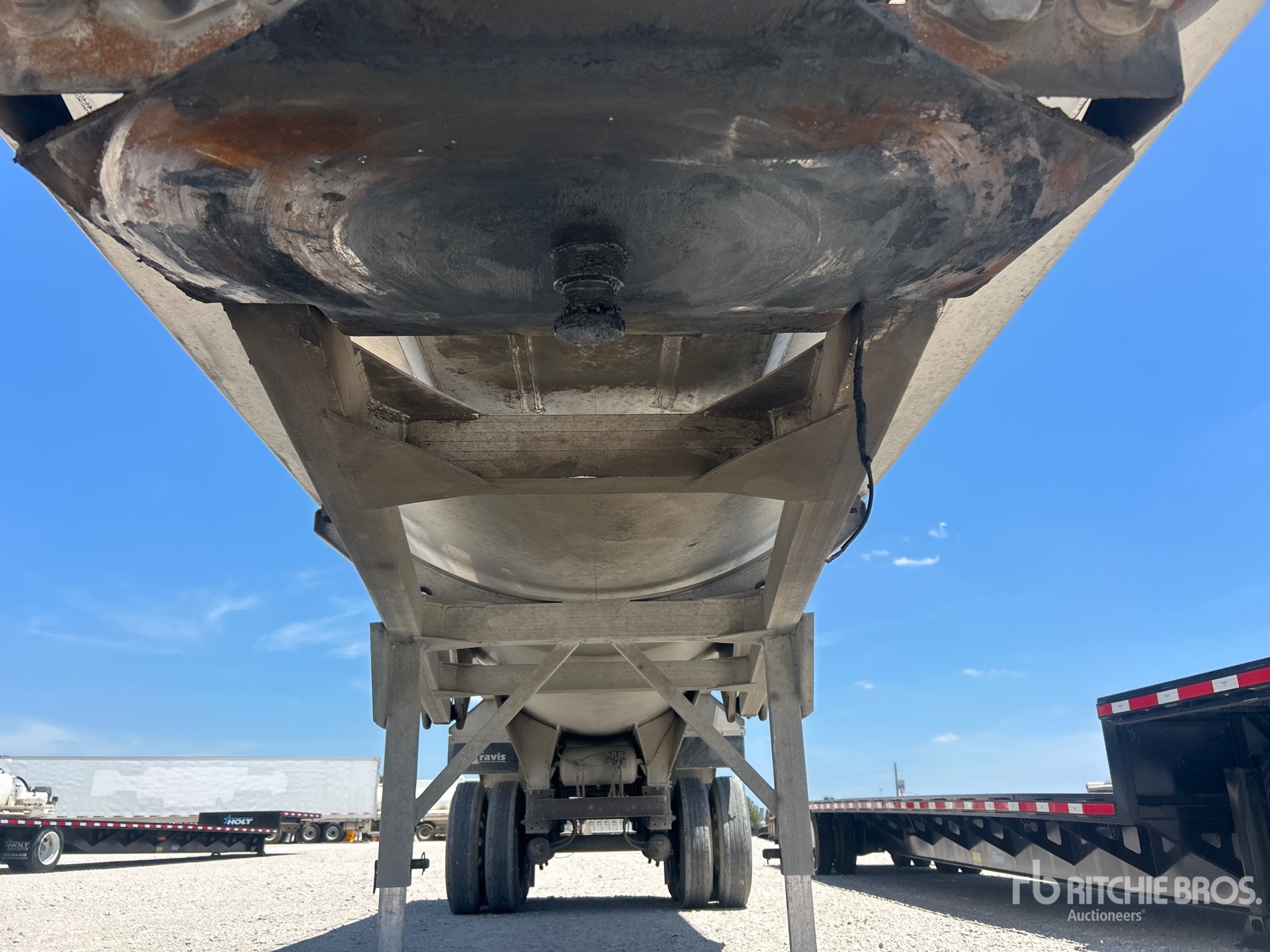2019 Travis 35 FT T/A ALUMINUM FRAMELESS