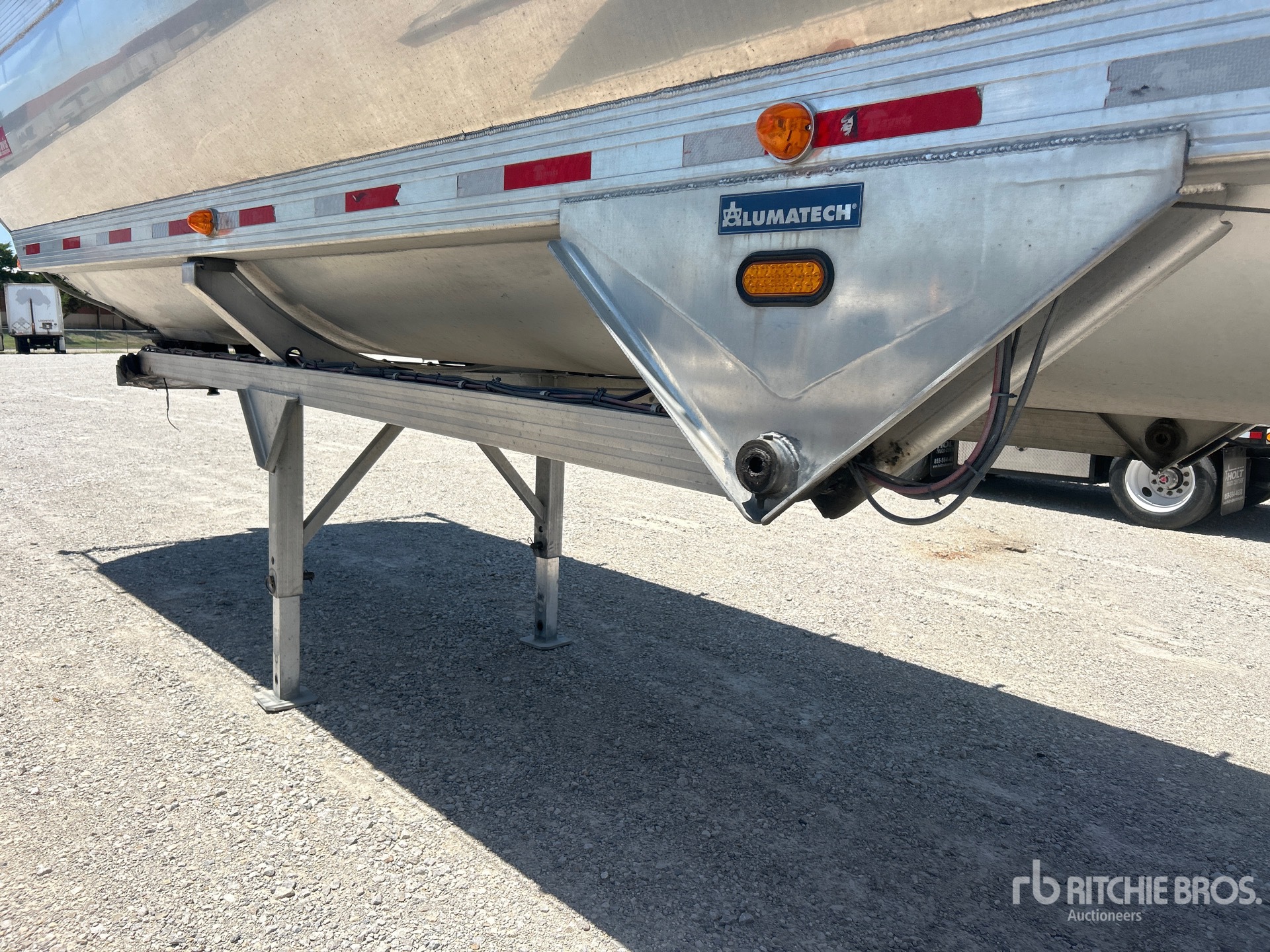 2019 Travis 35 FT T/A ALUMINUM FRAMELESS