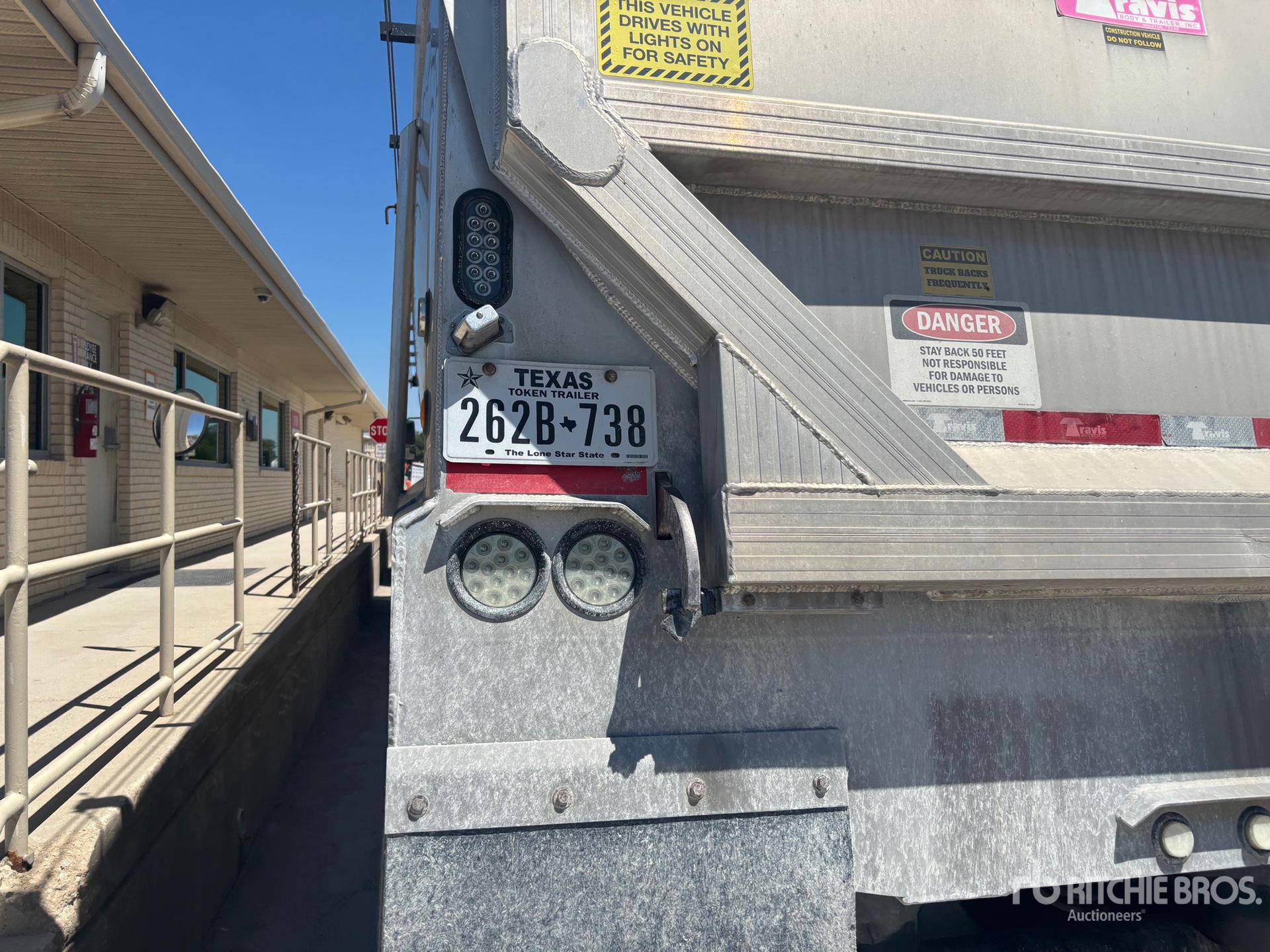 2019 Travis 35 FT T/A ALUMINUM FRAMELESS