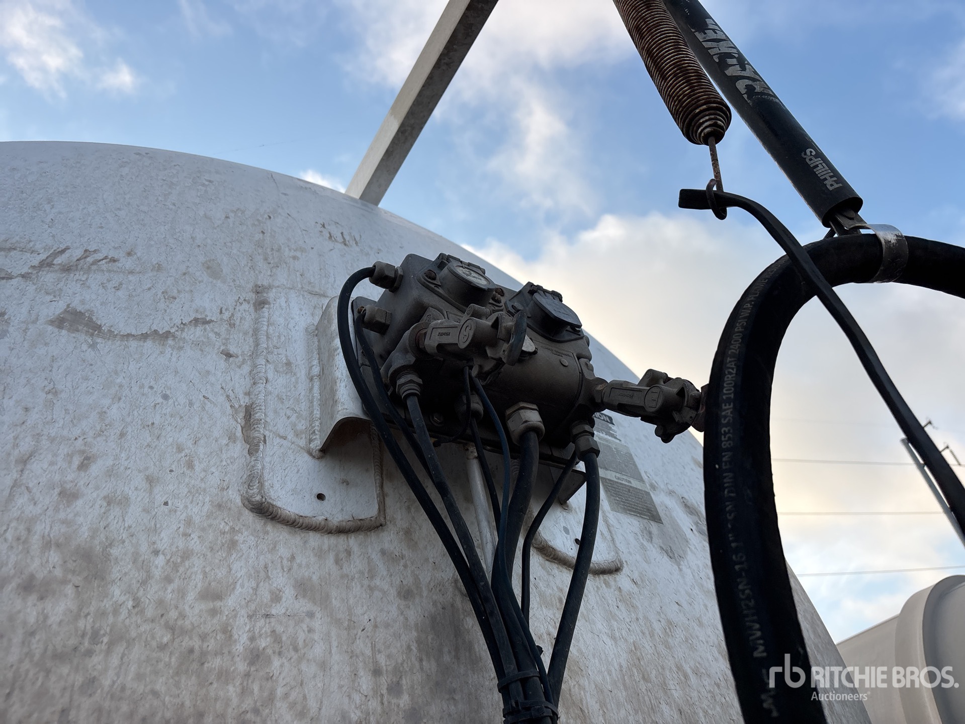2012 Polar 8400 GAL T/A