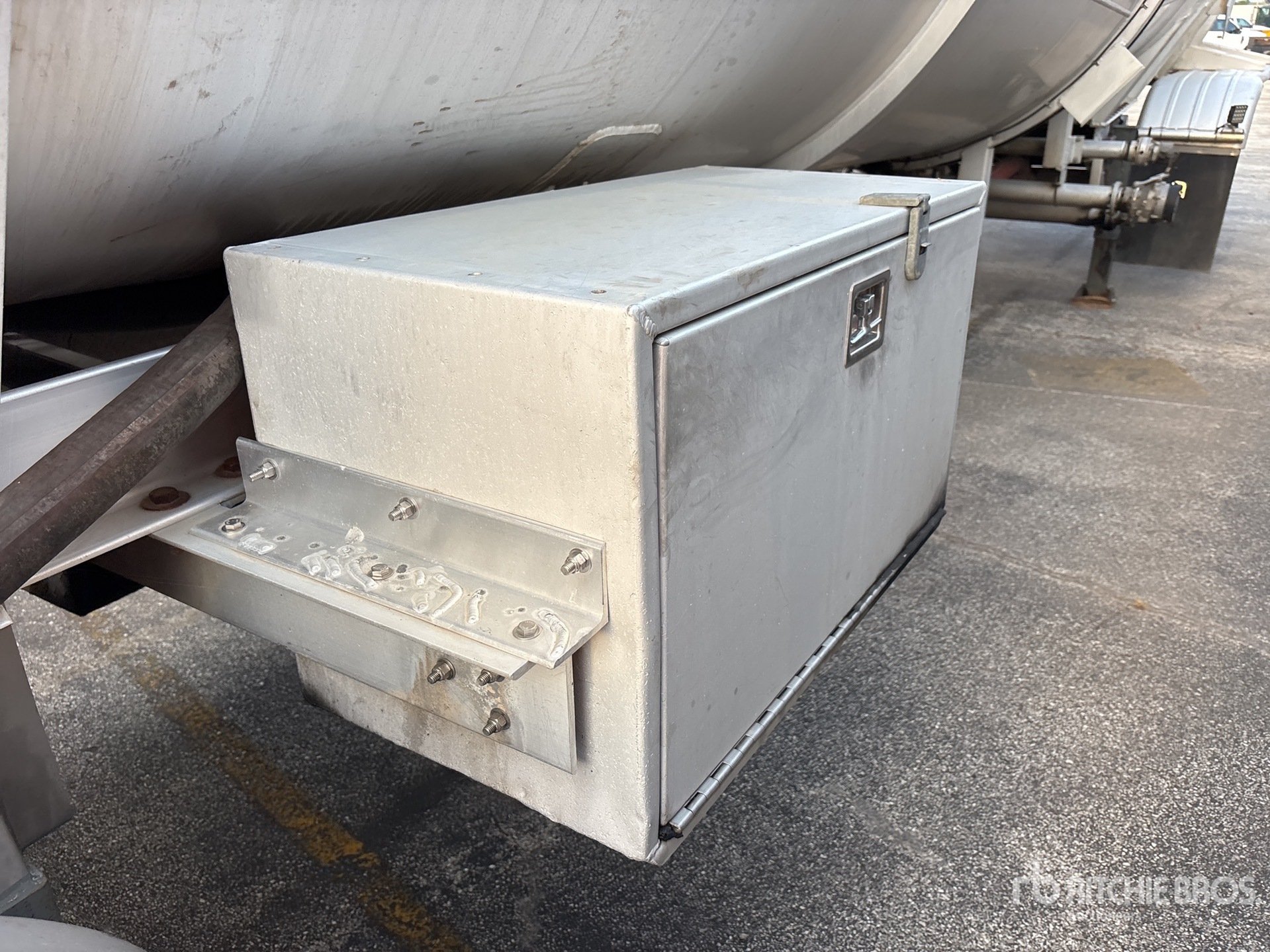 2012 Polar 8400 GAL T/A