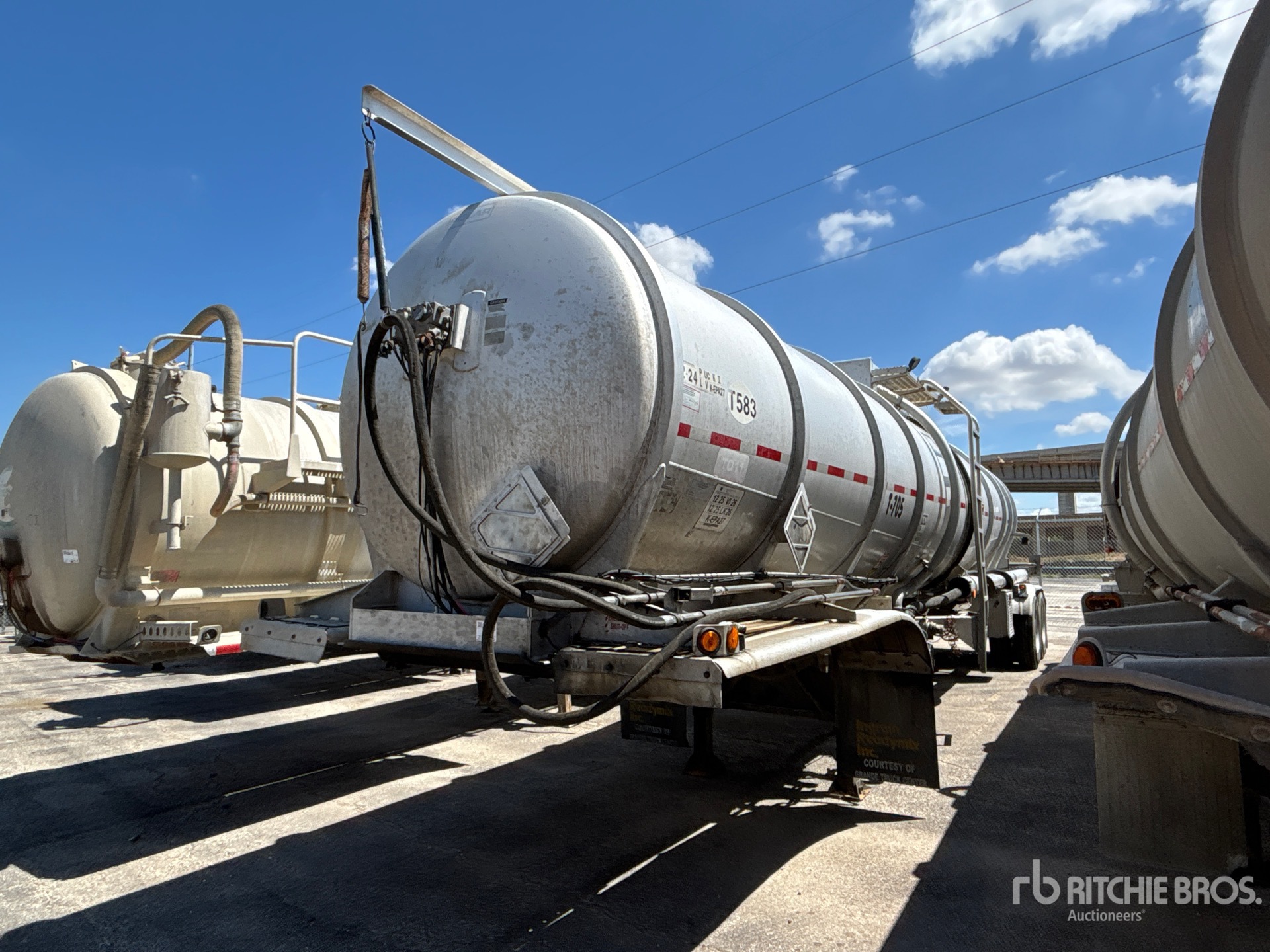 2012 Polar 8400 GAL T/A