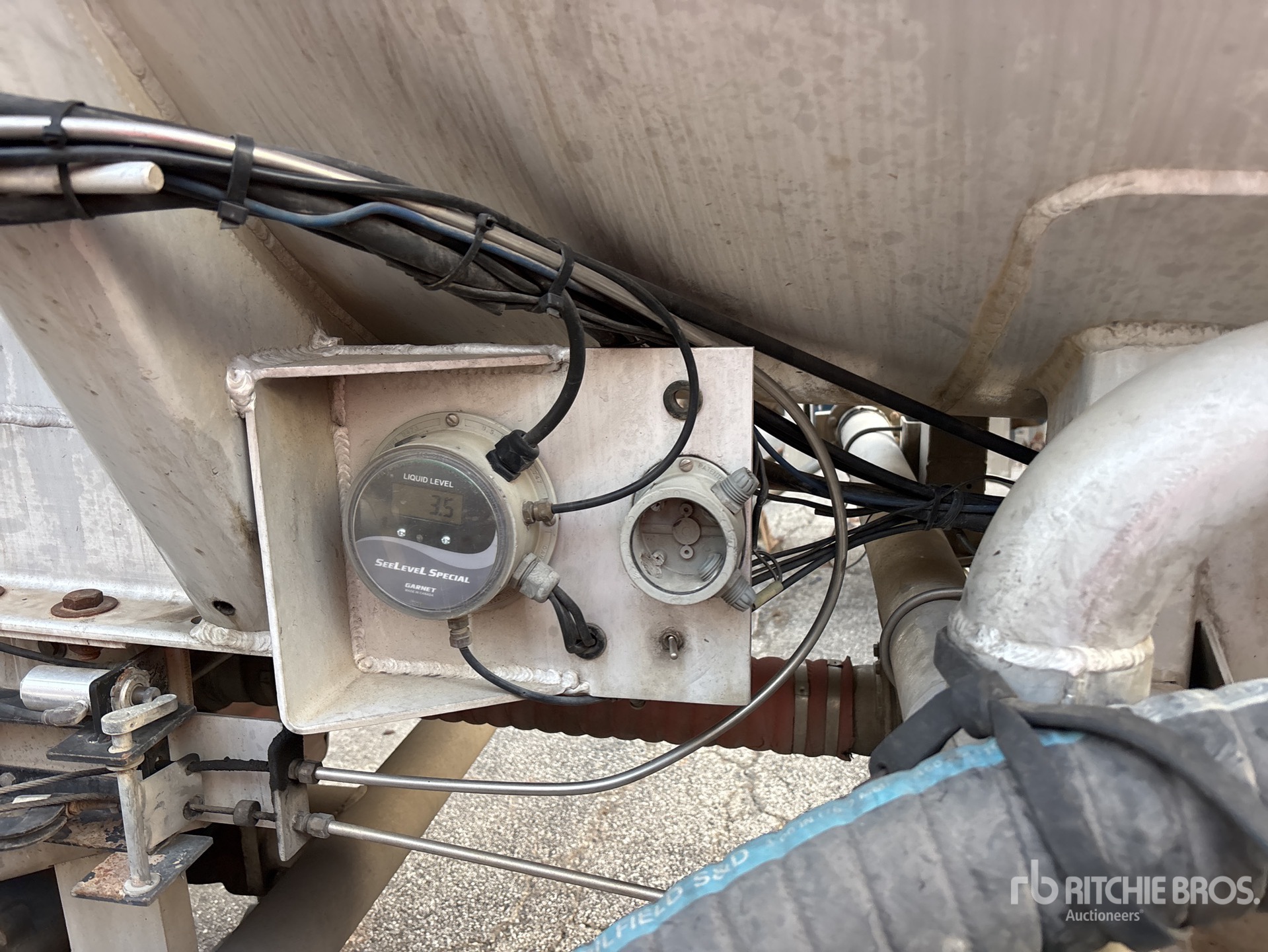 2012 Polar 8400 GAL T/A