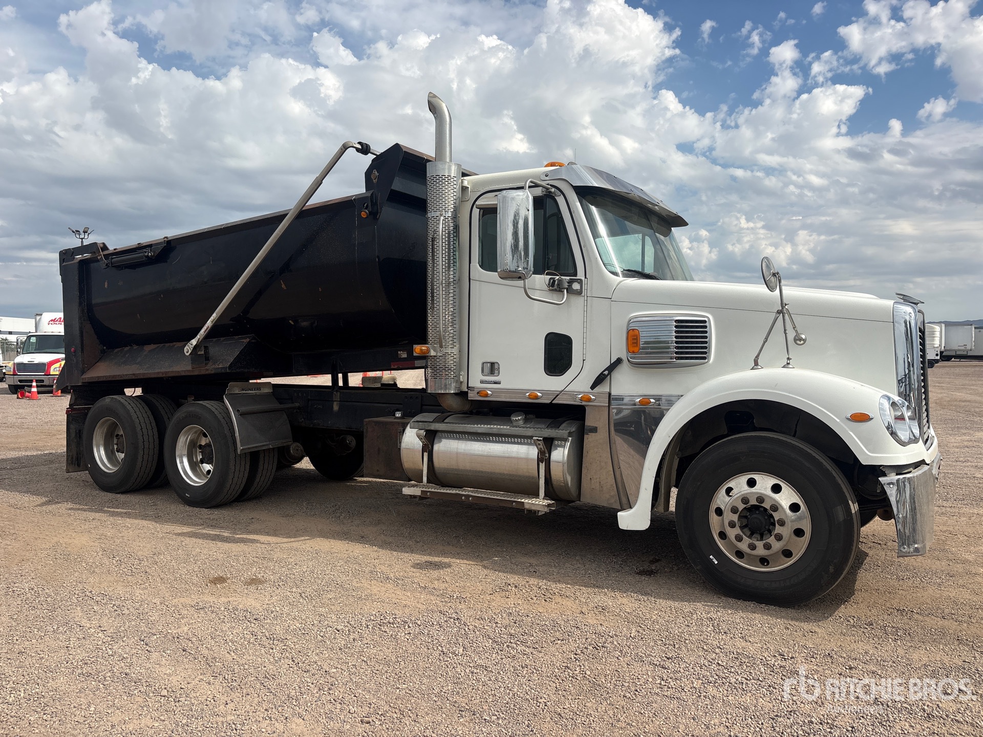 2006 Freightliner CORONADO 132