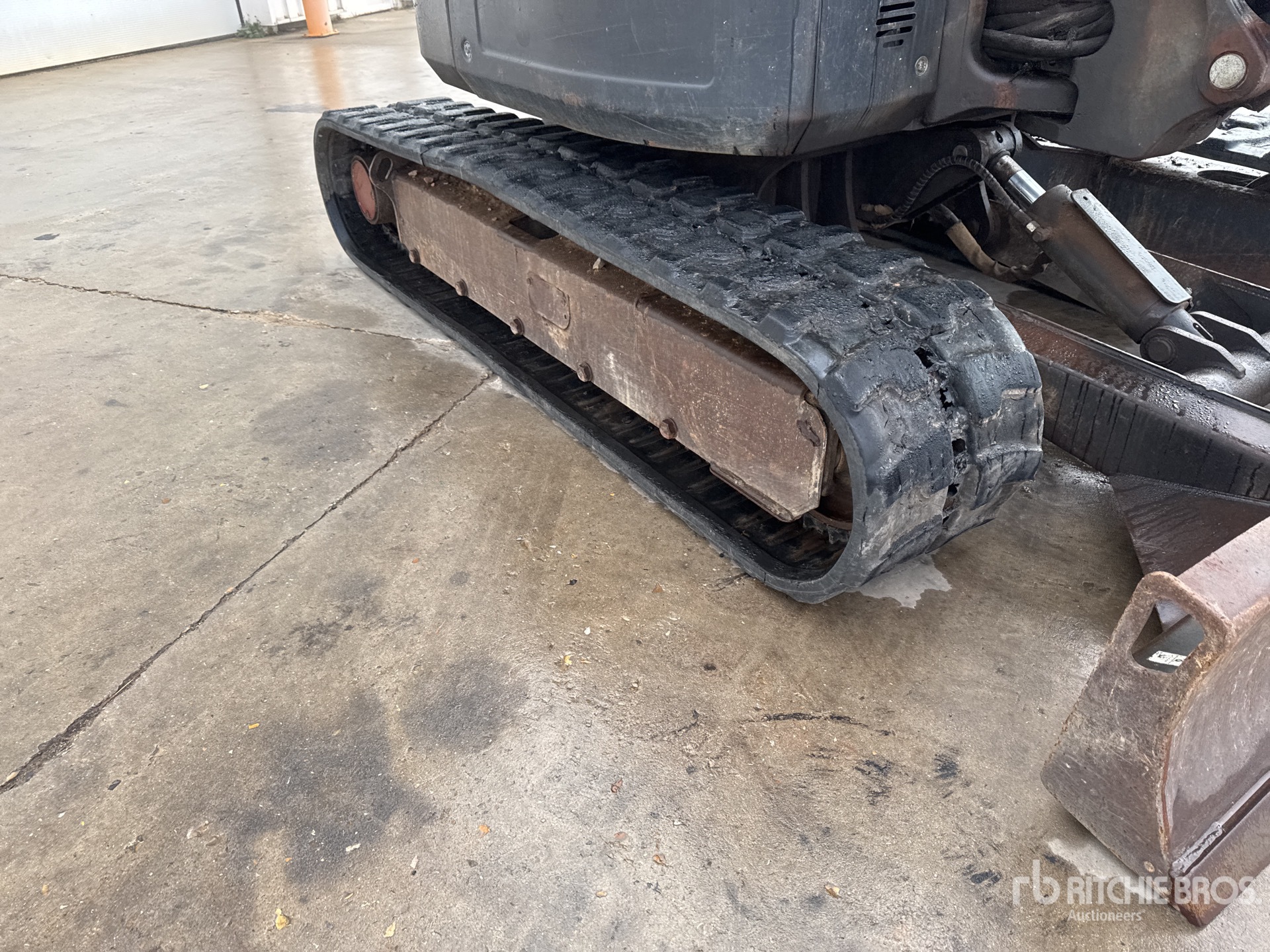 2011 Bobcat E50EM